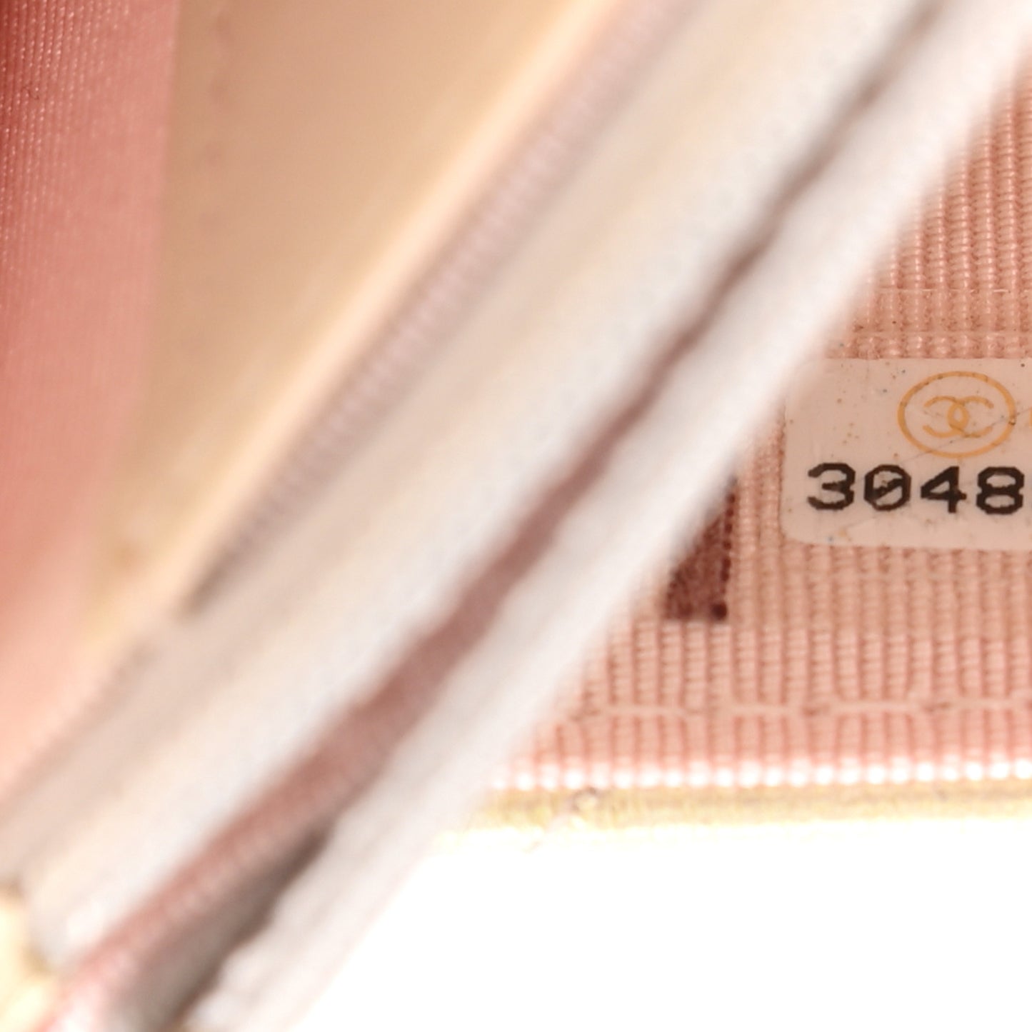 Iridescent Lambskin Quilted Wallet On Chain WOC Ivory