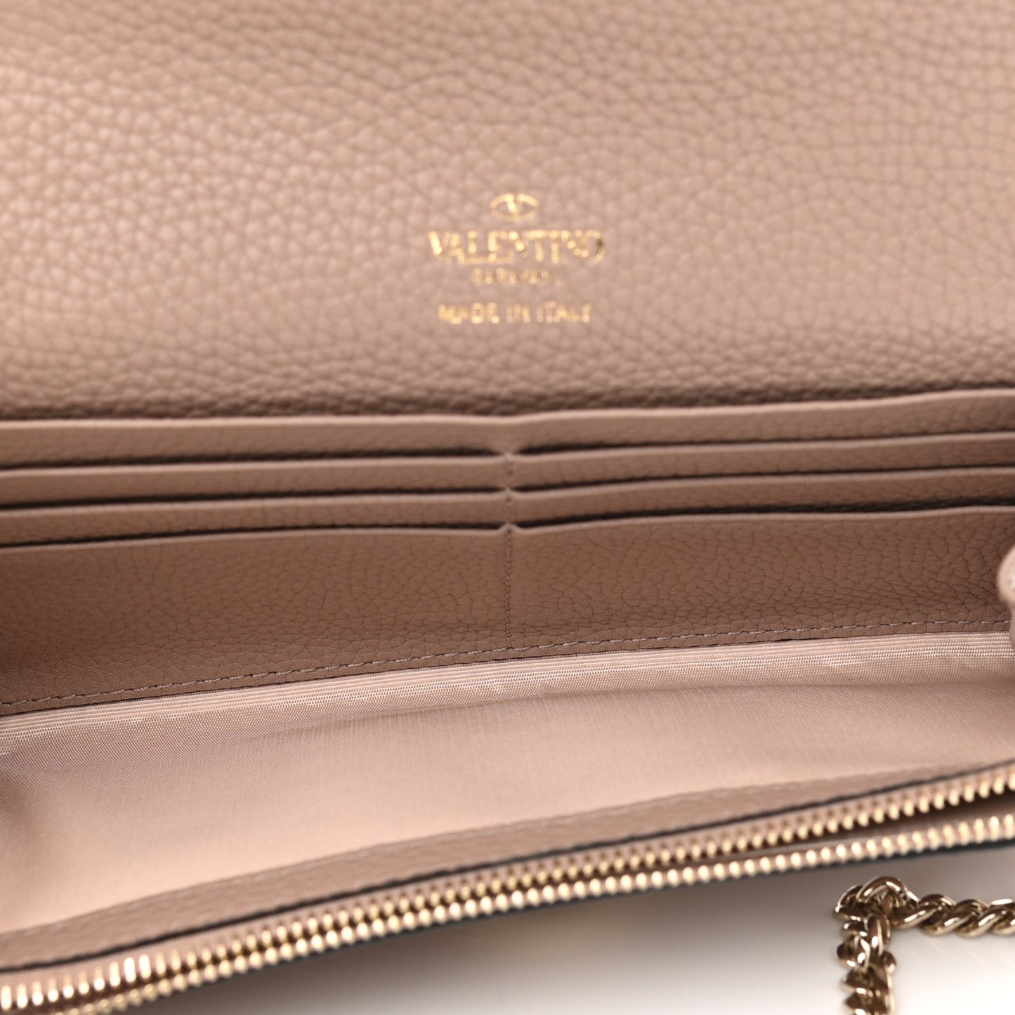 Pebbled Calfskin Rockstud Flip Lock Wallet On Chain Poudre