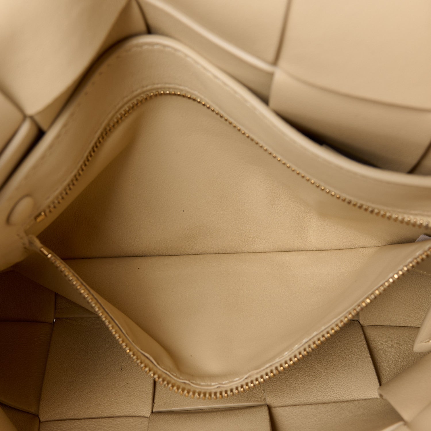 Bottega Veneta Patent Maxi Intrecciato Cassette Crossbody Bag Beige 6 of 15
