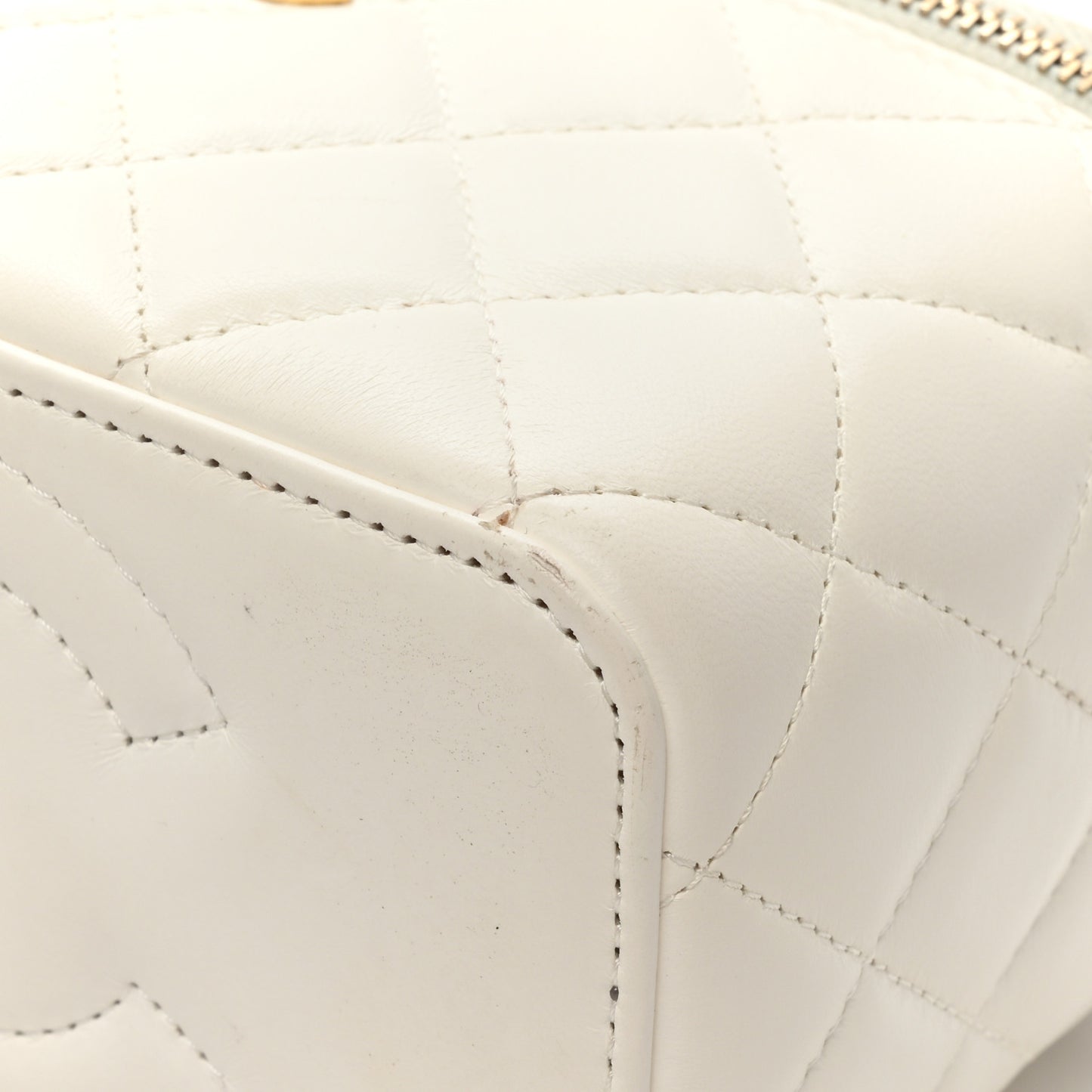 Lambskin Resin Quilted Vanity Case With Chain White