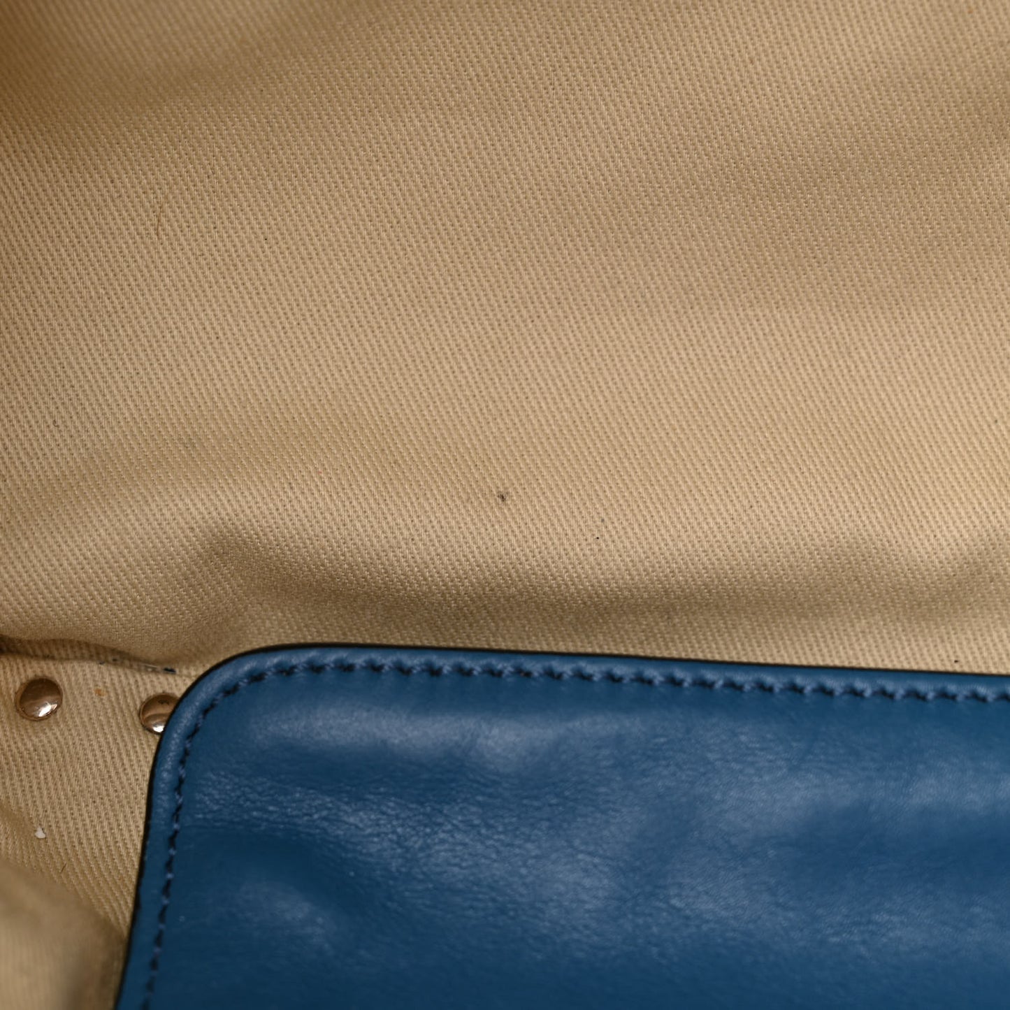Vitello Small Rockstud Tote Blue Delft
