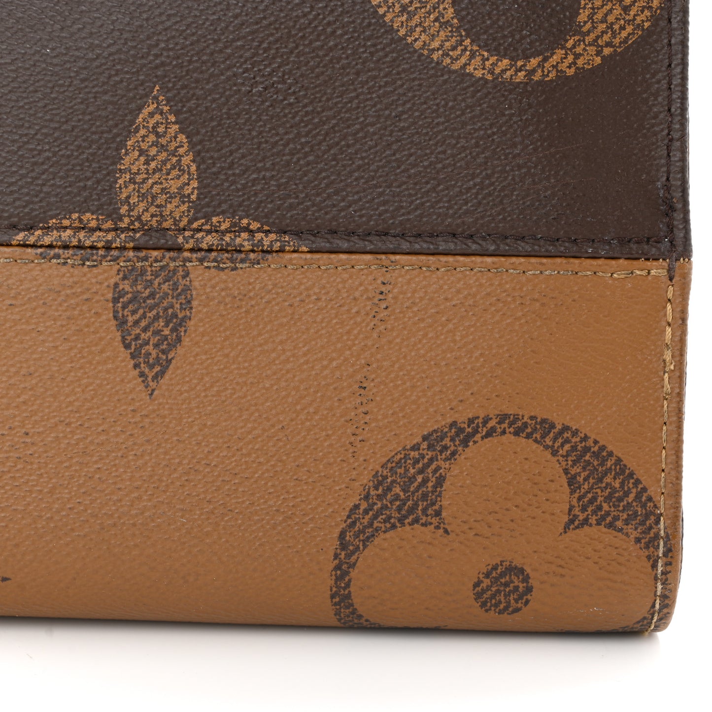 Reverse Monogram Giant Onthego MM