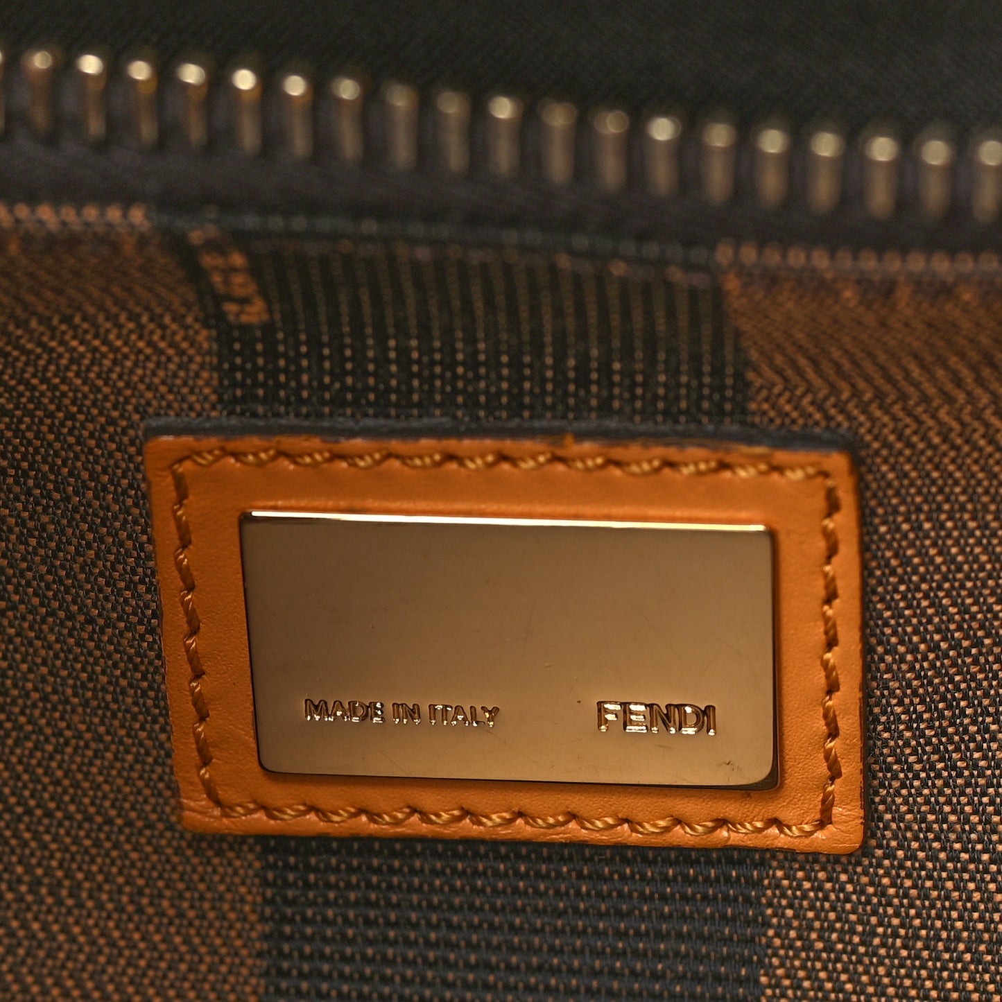 Vitello Morgan Shiny Nappa Medium Peekaboo Iconic Satchel Giallo Syrup Tobacco Black