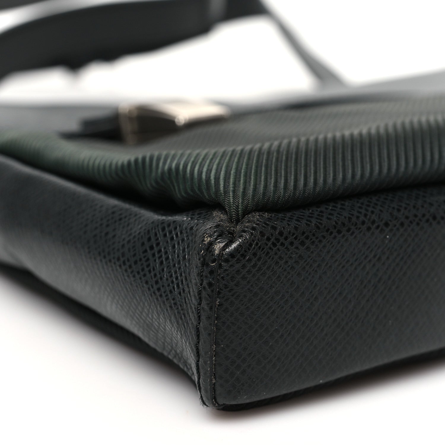 Louis Vuitton Taiga Saratov GM Epicea 8 of 11