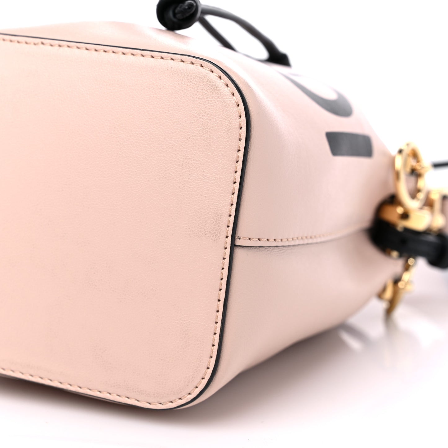Vitello Fluffy Grace F is Fendi Logo Embossed Mini Mon Tresor Bucket Bag Rosa Quarzo Black