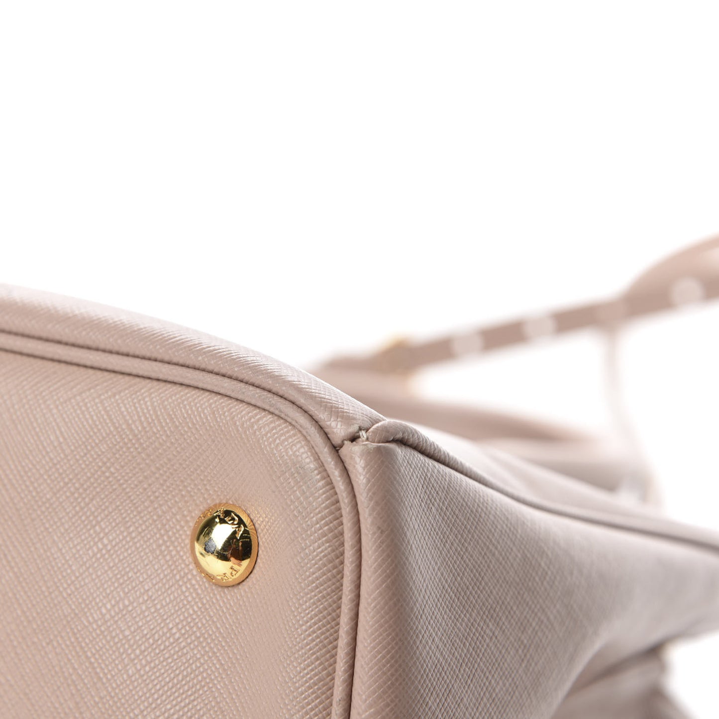 Saffiano Lux Medium Tote Cammeo