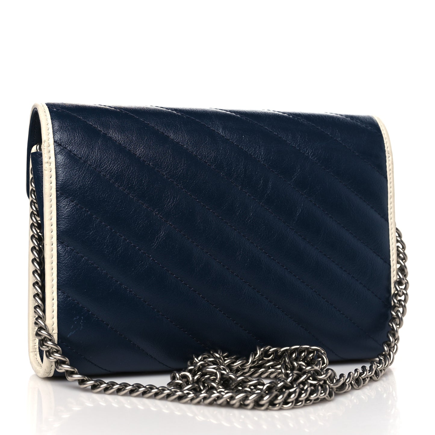 Vintage Effect Calfskin Matelasse Diagonal Torchon GG Marmont Chain Wallet Blue Agata Mystic White