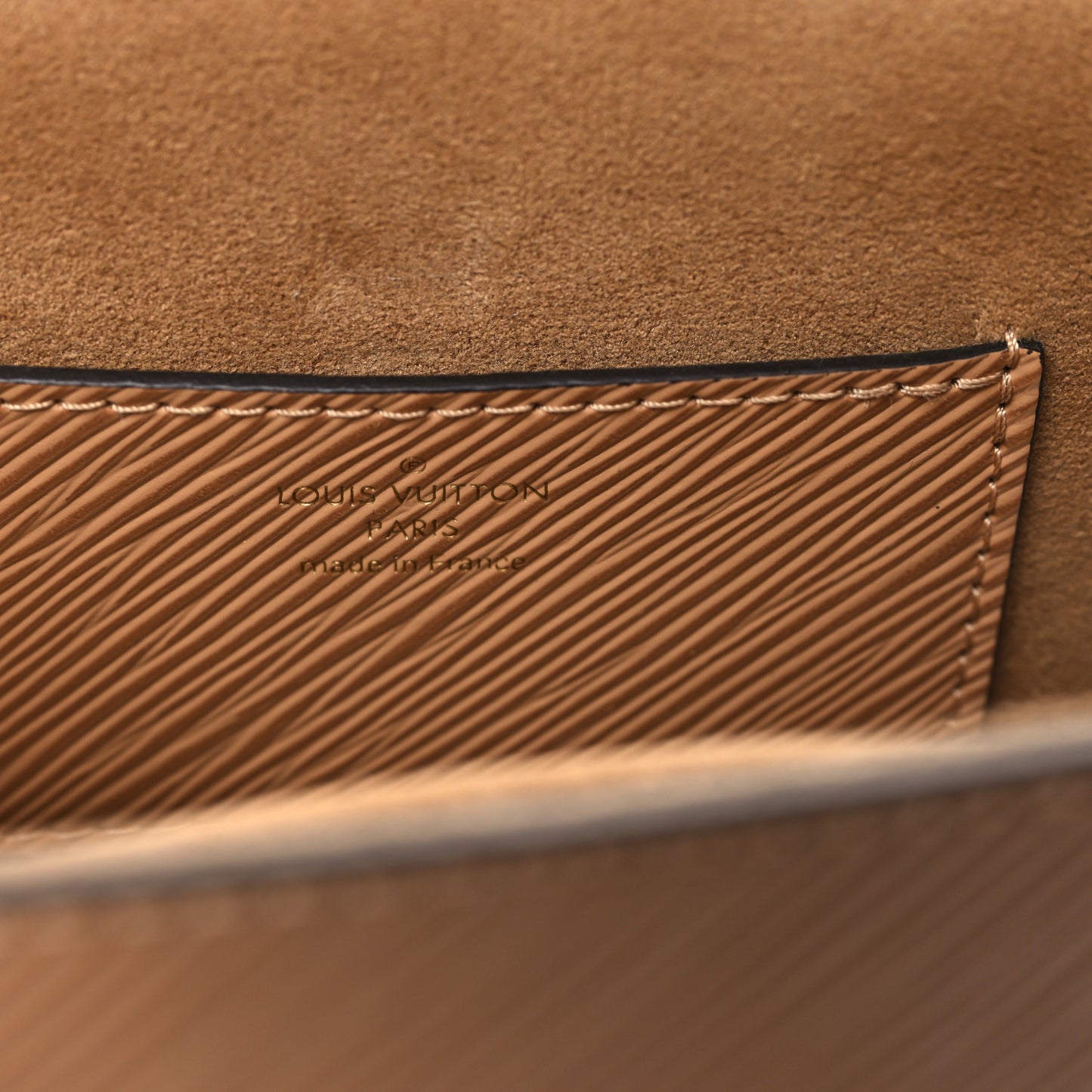 Epi Twist Shoulder Bag MM Camel