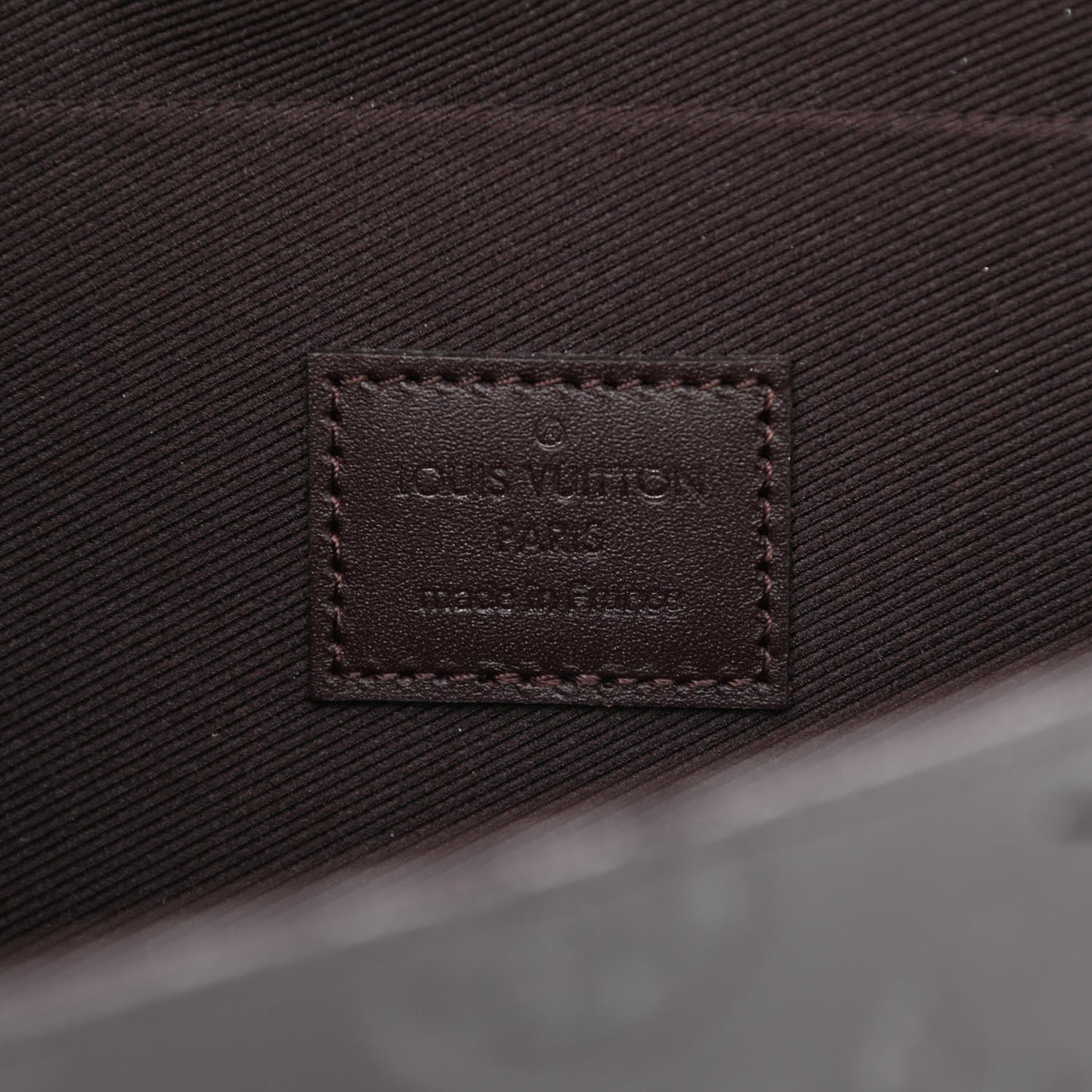 Vernis Pochette Felicie Chain Wallet Amarante