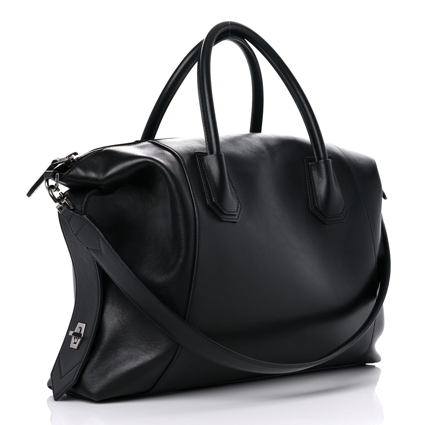 Smooth Calfskin Medium Soft Antigona Black