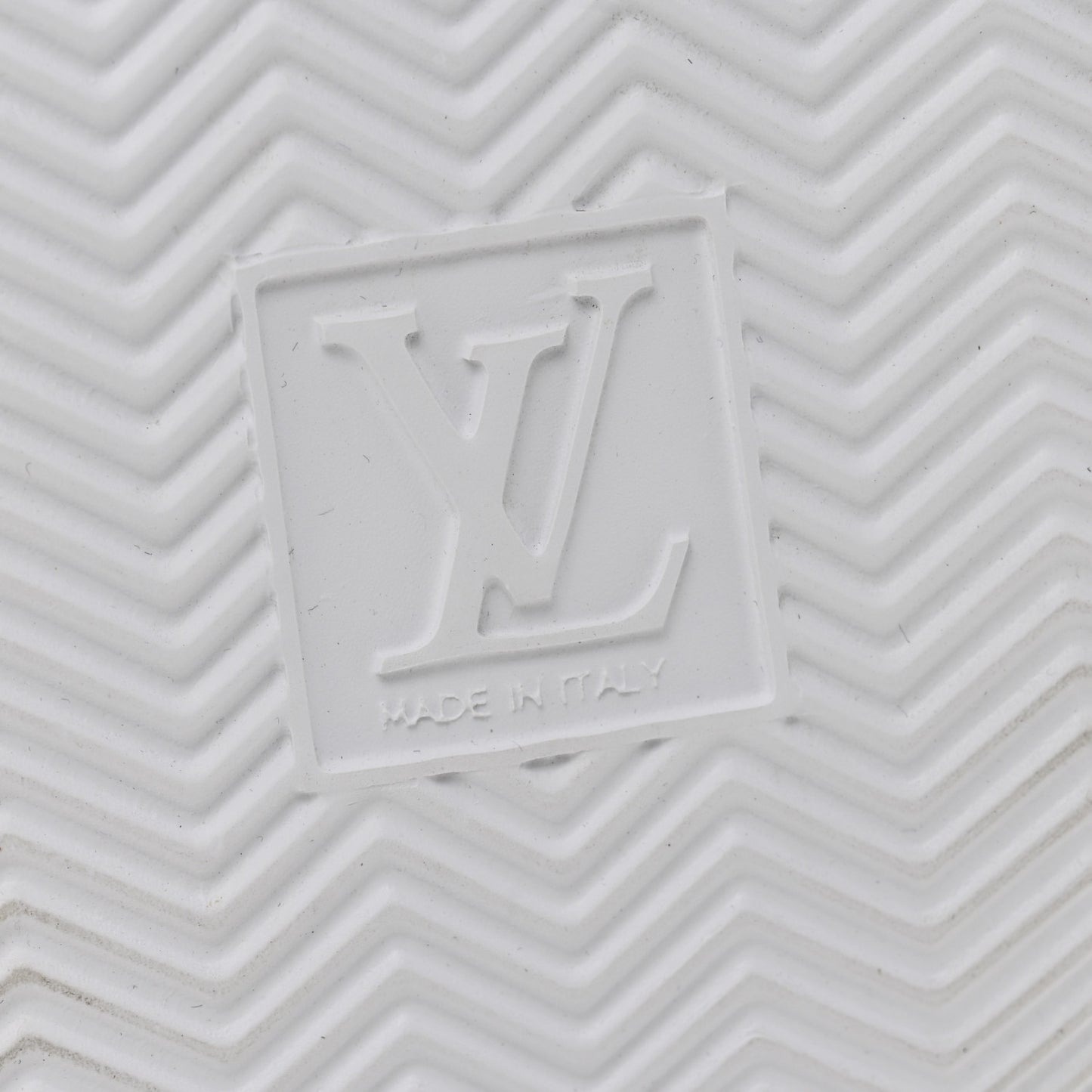 Grained Calfskin Embossed Monogram Mens Beverly Hills Sneakers 8.5 White