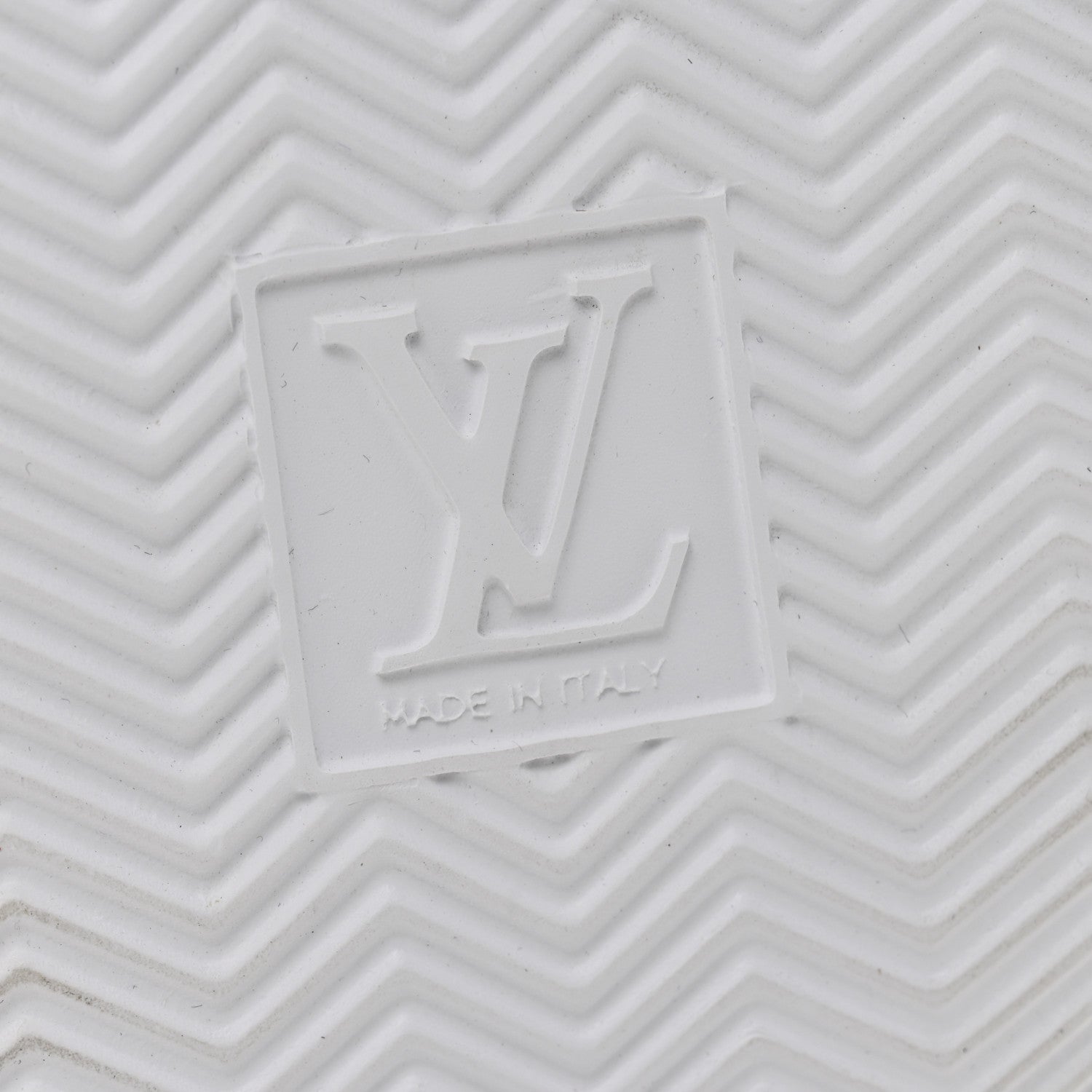 Louis Vuitton Grained Calfskin Embossed Monogram Mens Beverly Hills Sneakers 8.5 White 7 of 11