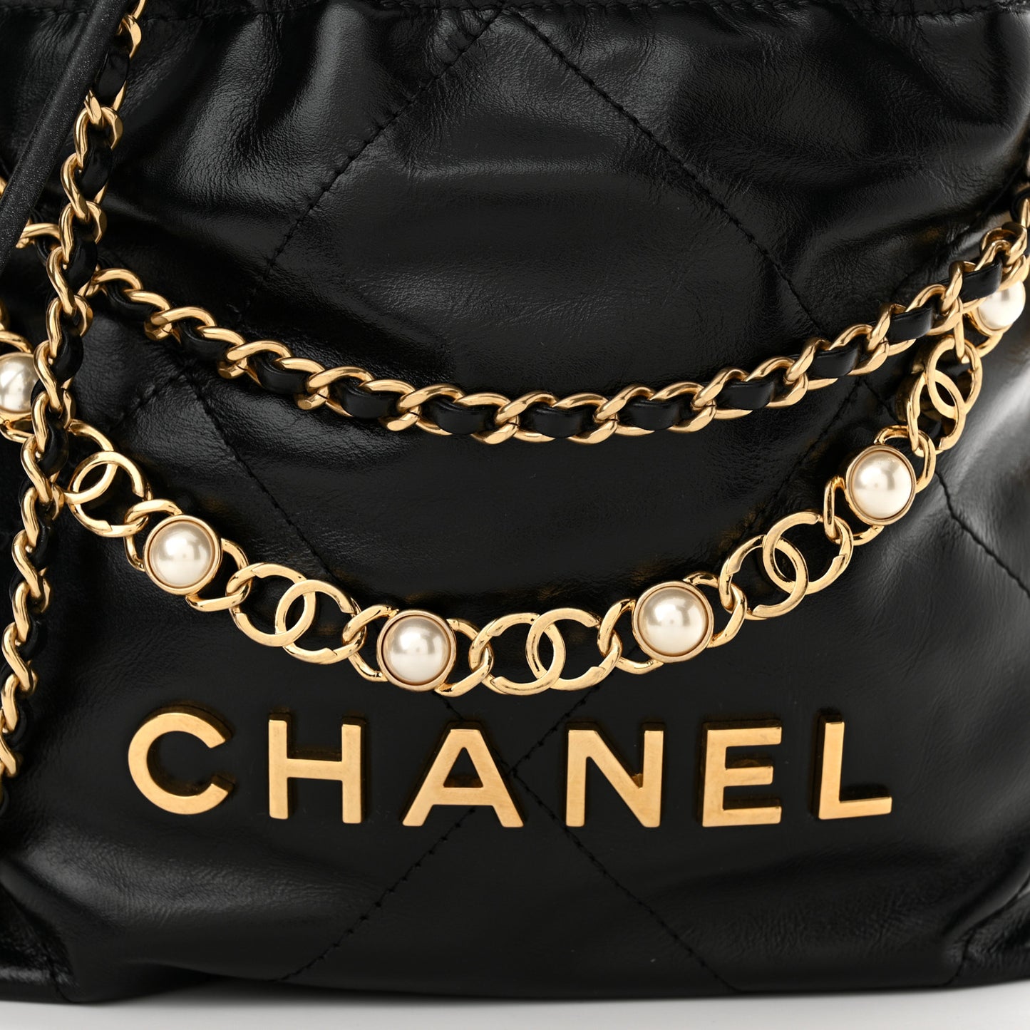Shiny Calfskin Quilted Pearl CC Chain Mini Chanel 22 Black