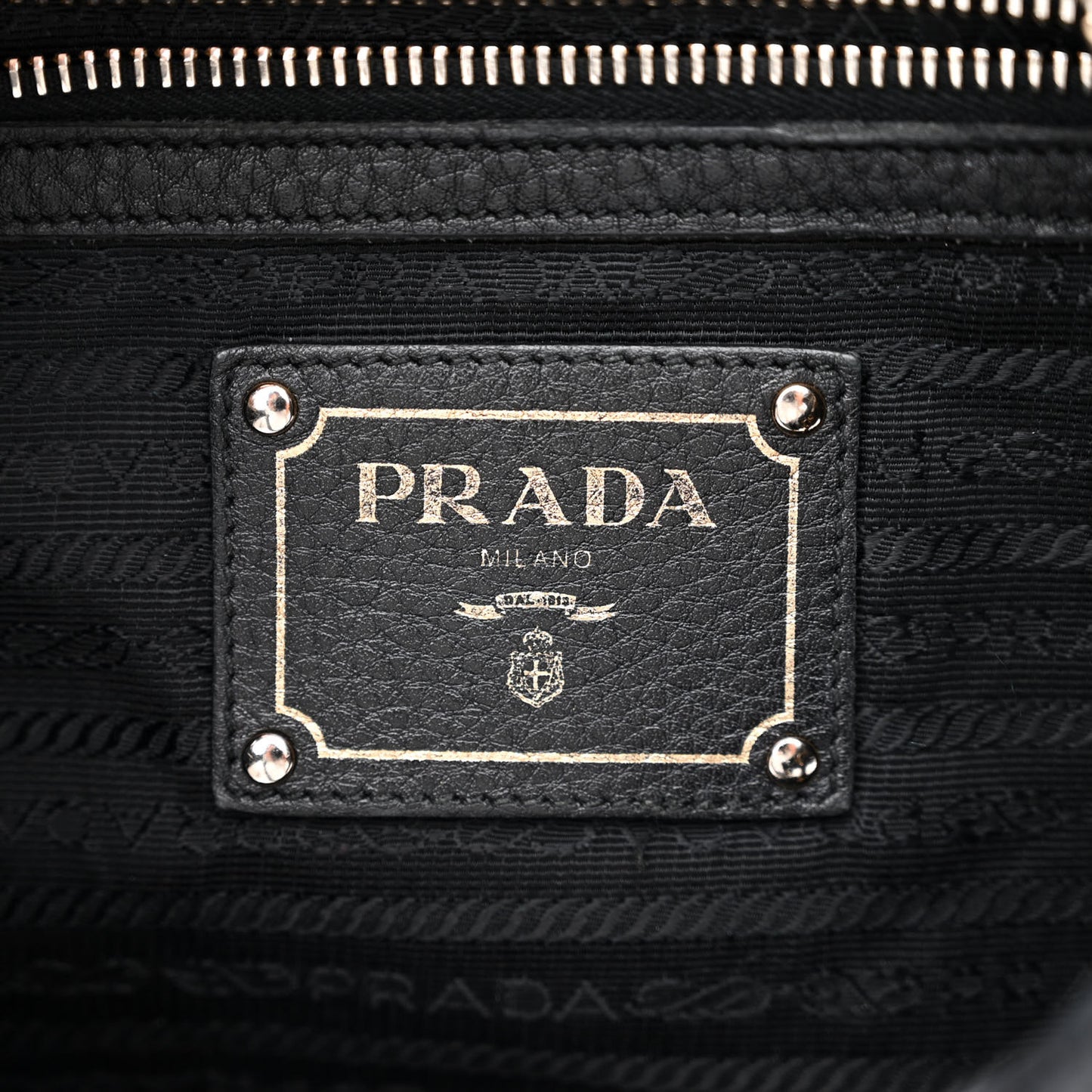 Vitello Daino Hobo Black