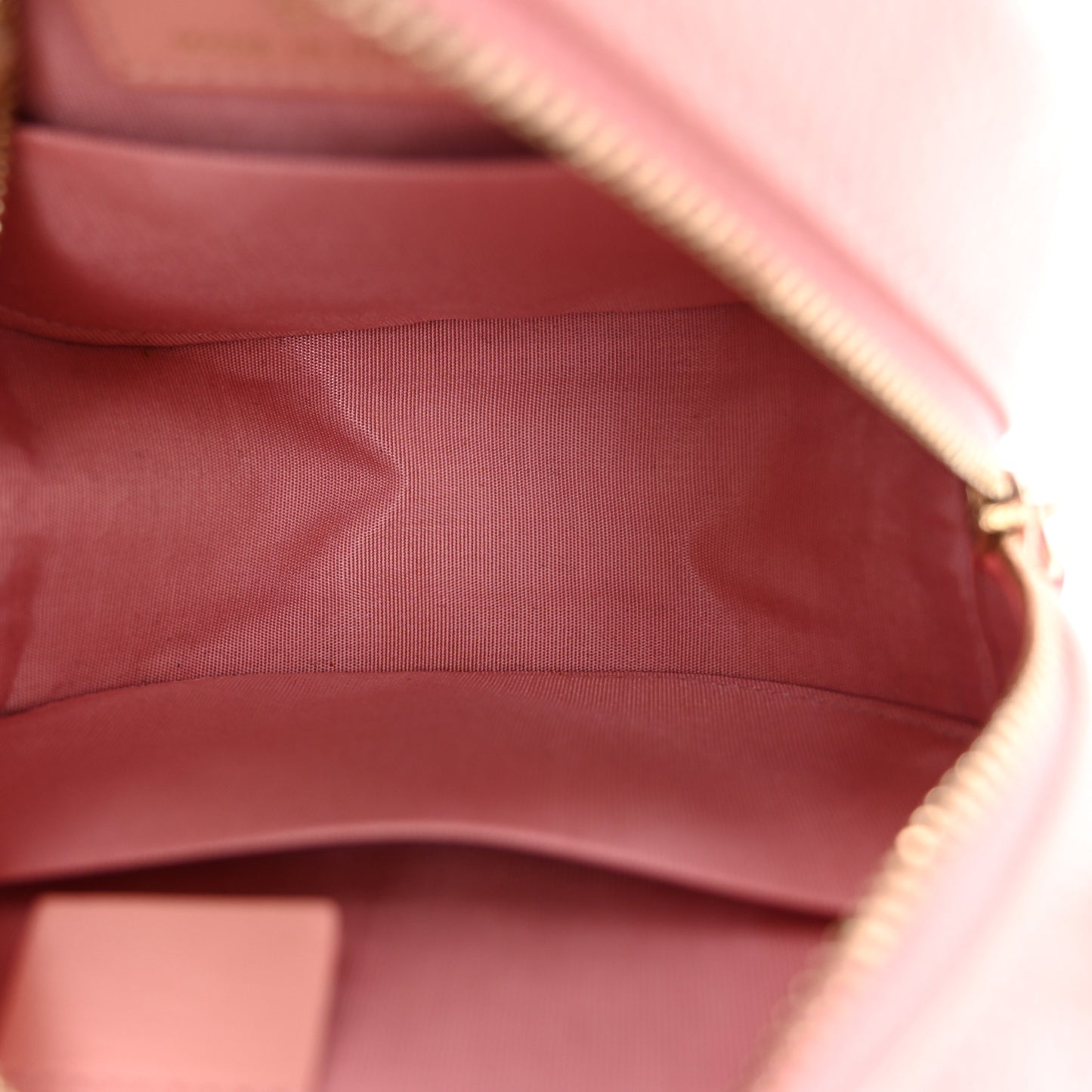 Caviar Quilted Round Filigree Crossbody Pink
