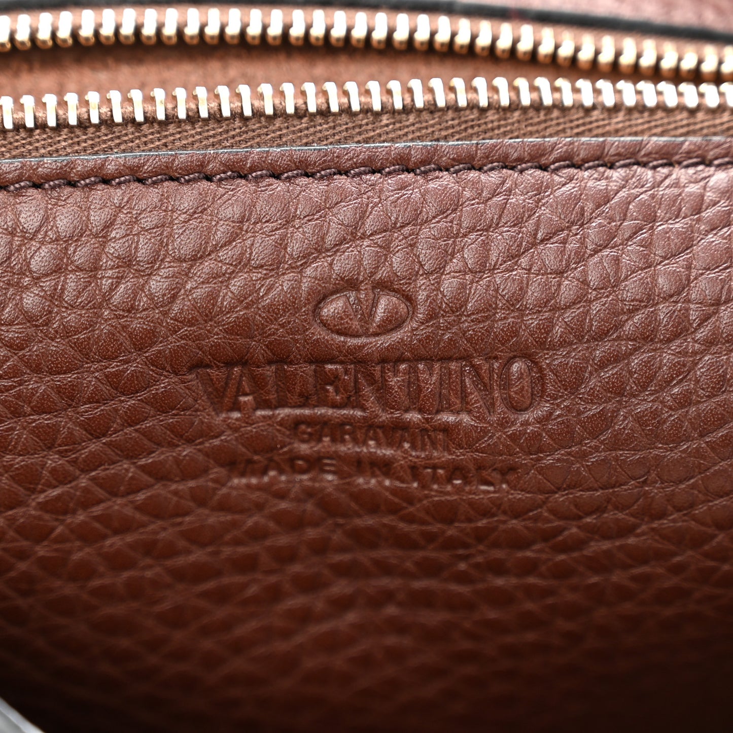 Pebbled Calfskin Large Rockstud Flip-Lock Messenger Bag Brown