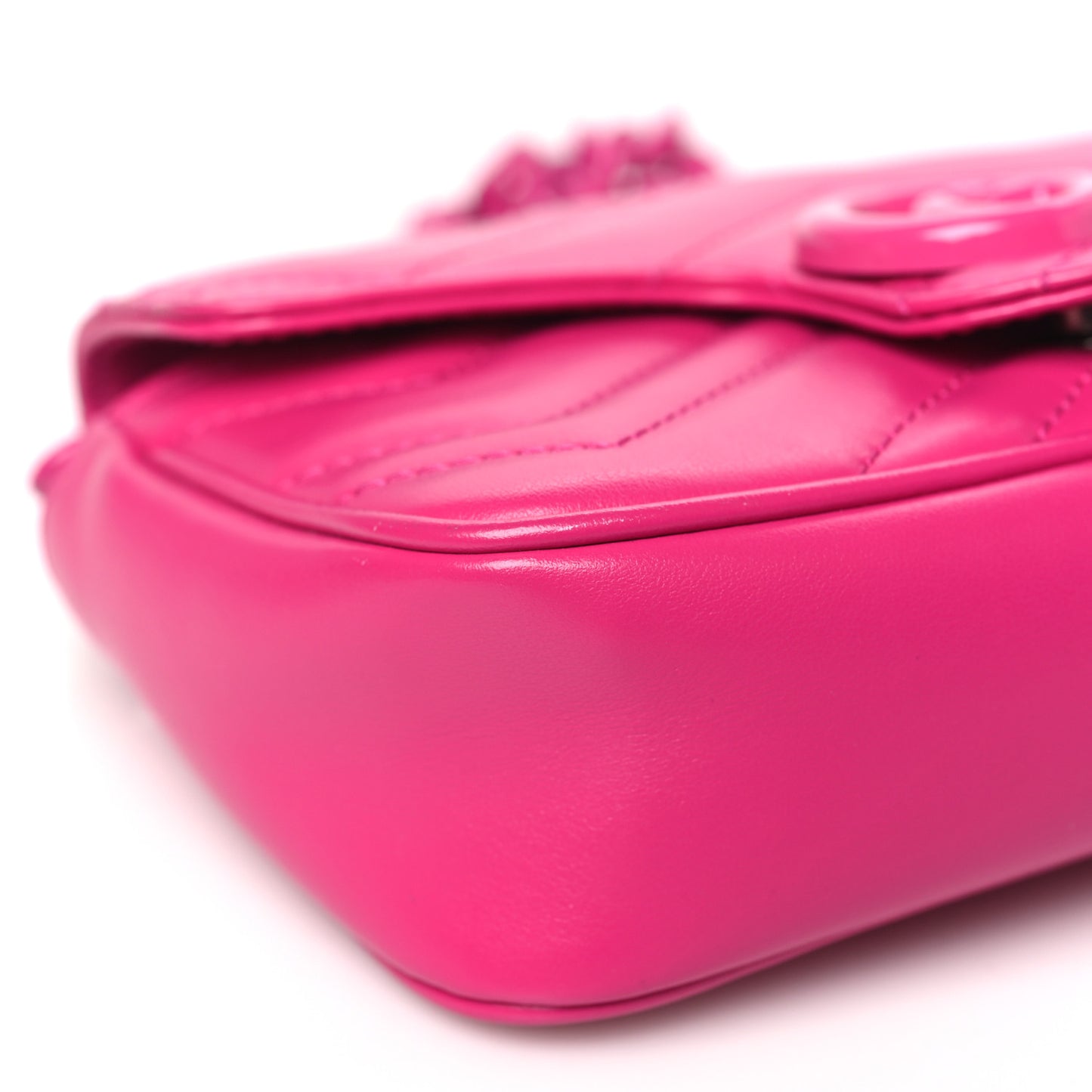 Calfskin Matelasse Monochrome GG Marmont Chain Belt Bag Classic Fuxia