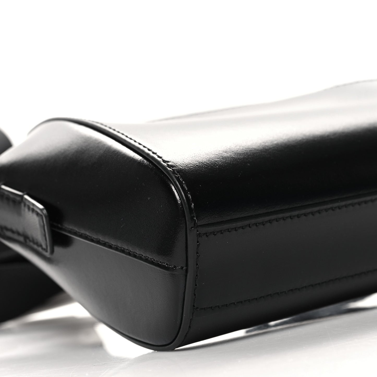 Box Calfskin Antigona U Crossbody Bag Black