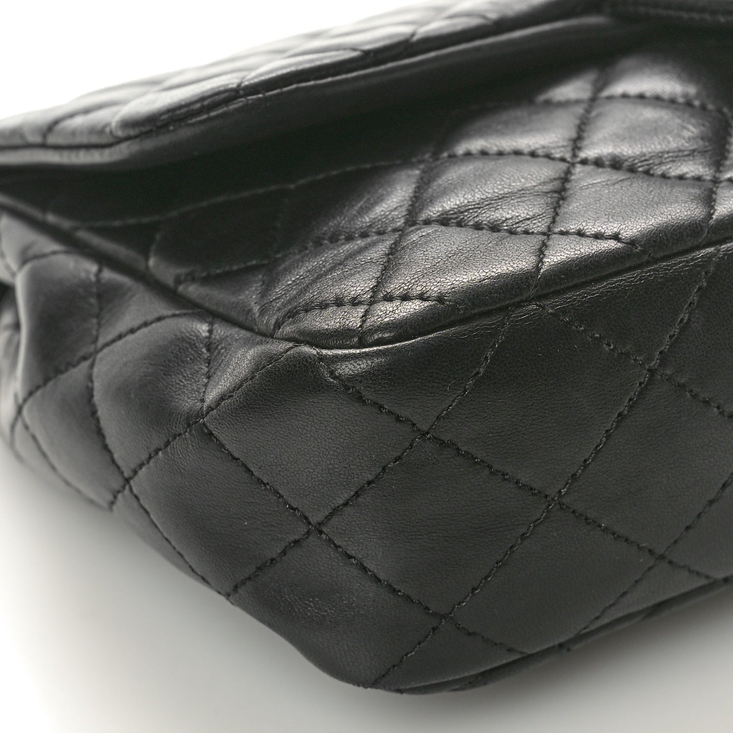 Lambskin Quilted Medium Westminster Pearl Flap Black