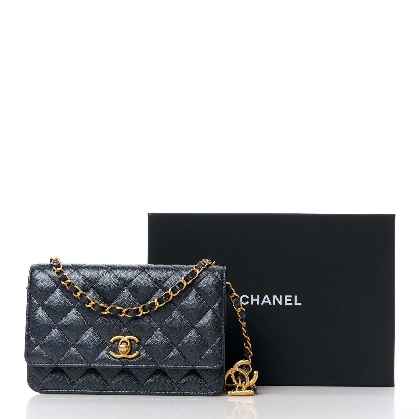 Pearly Caviar Quilted Fit For You Wallet On Chain WOC Navy