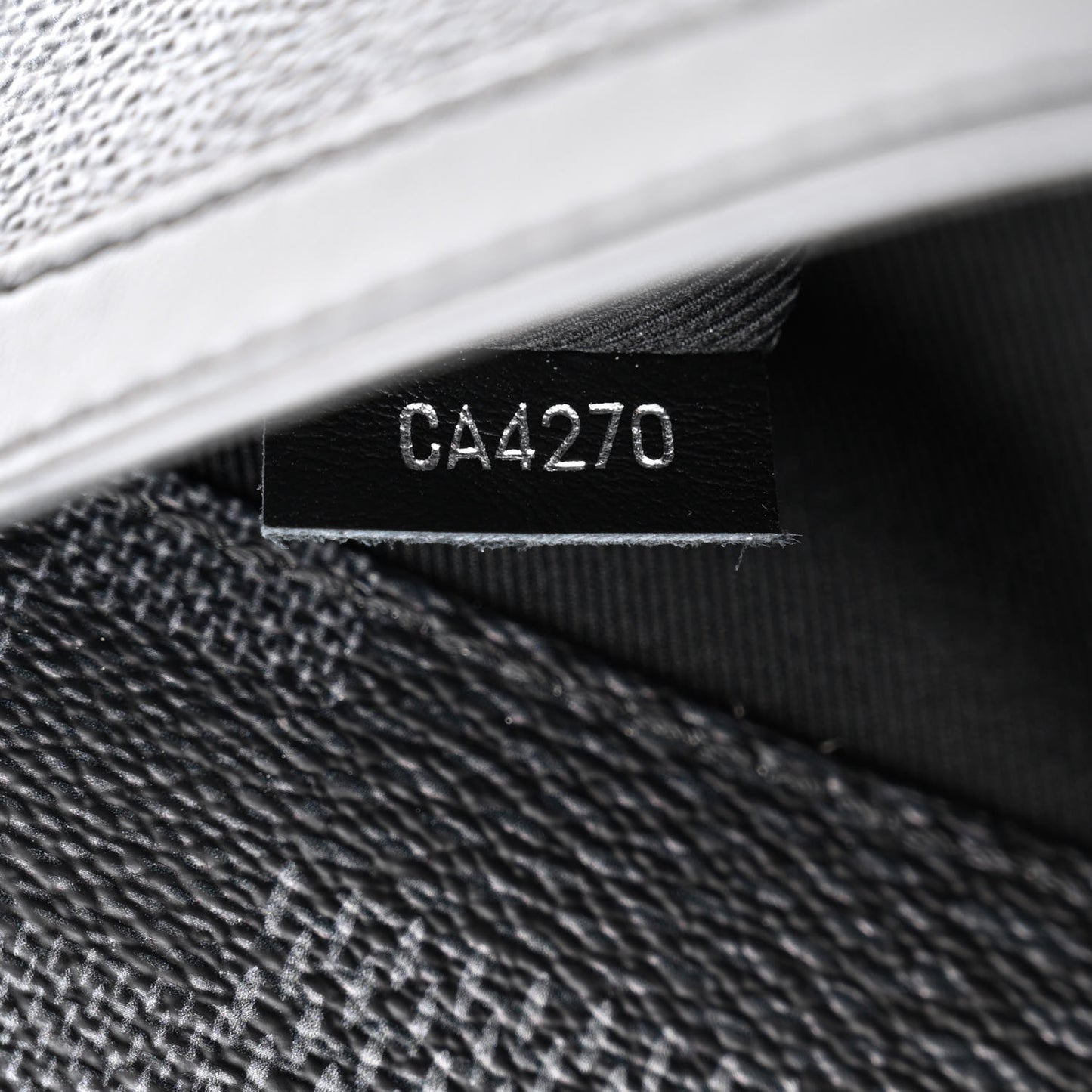 Damier Graphite 3D Studio Messenger