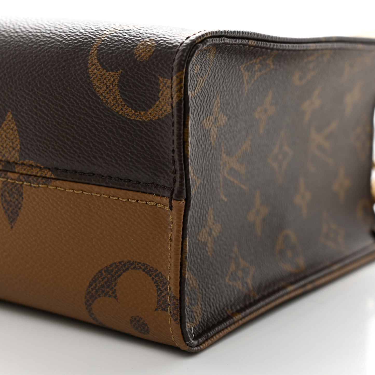 Reverse Monogram Giant Onthego PM