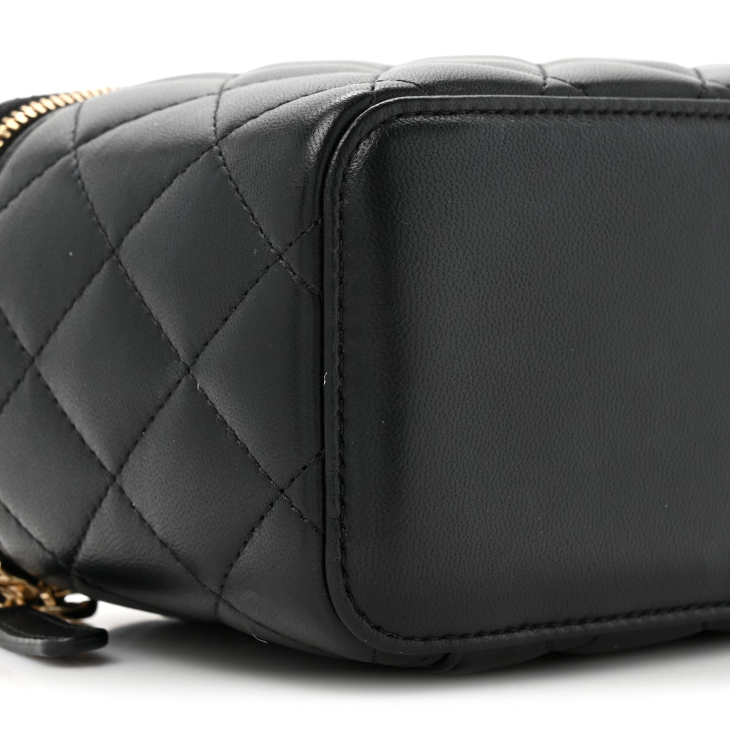 Lambskin Quilted Pearl Crush Small Vanity Case With Chain Black