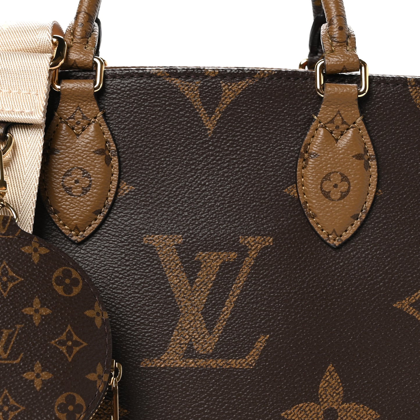 Reverse Monogram Giant Onthego PM