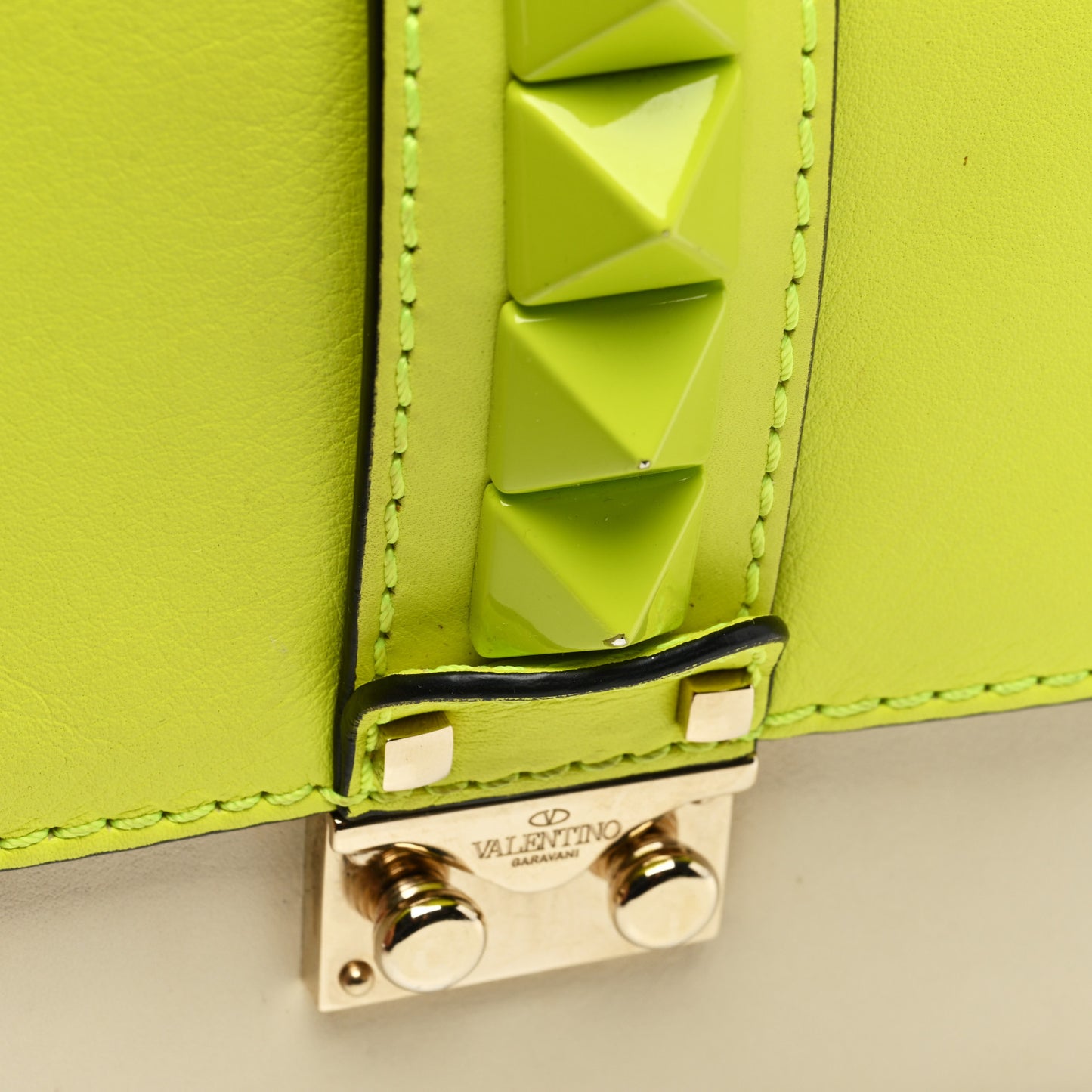 Vitello Medium Glam Lock Rockstud Flap Yellow Fluo Light Ivory
