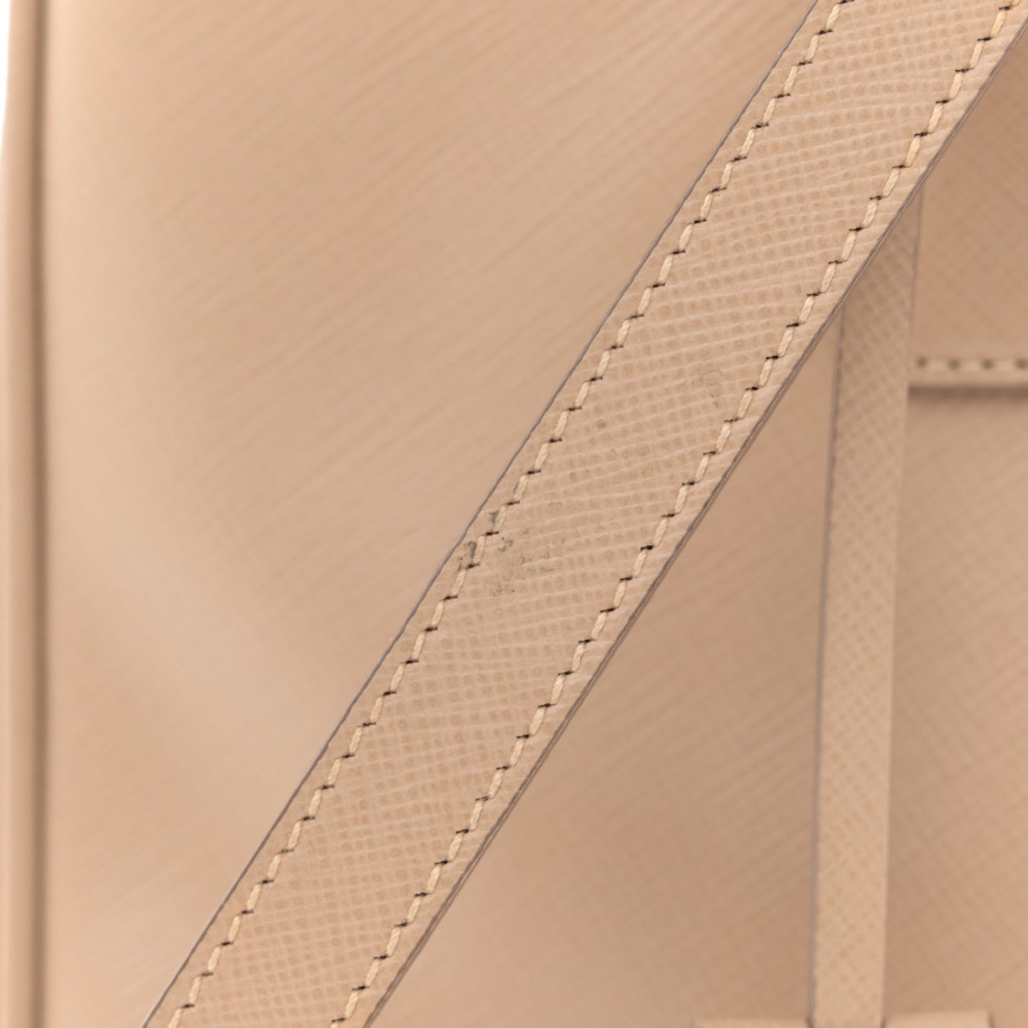 Saffiano Medium Galleria Double Zip Tote Cammeo