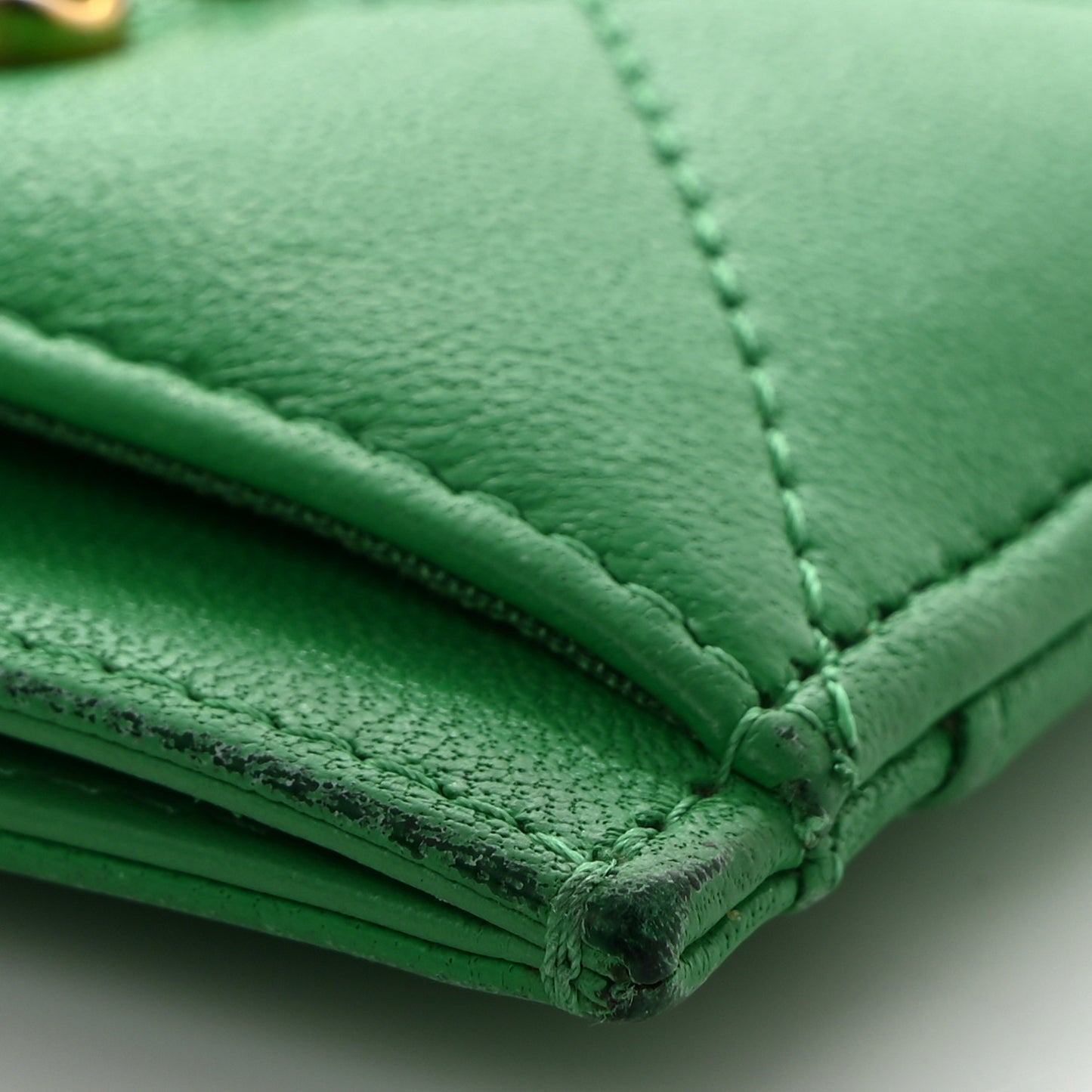Lambskin Quilted Chanel 19 Card Holder Green