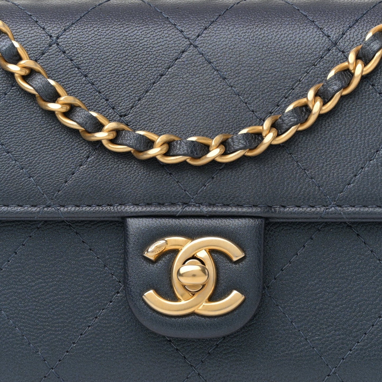 Goatskin Quilted Chic Pearls Clutch With Chain Navy
