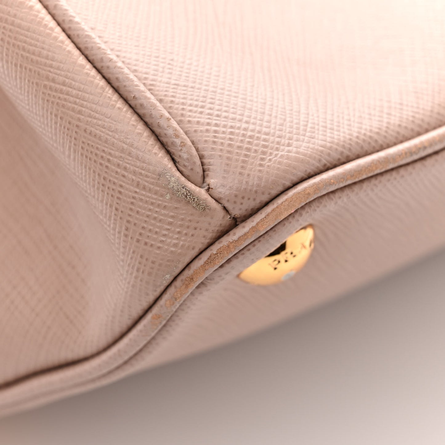 Saffiano Medium Galleria Double Zip Tote Cammeo