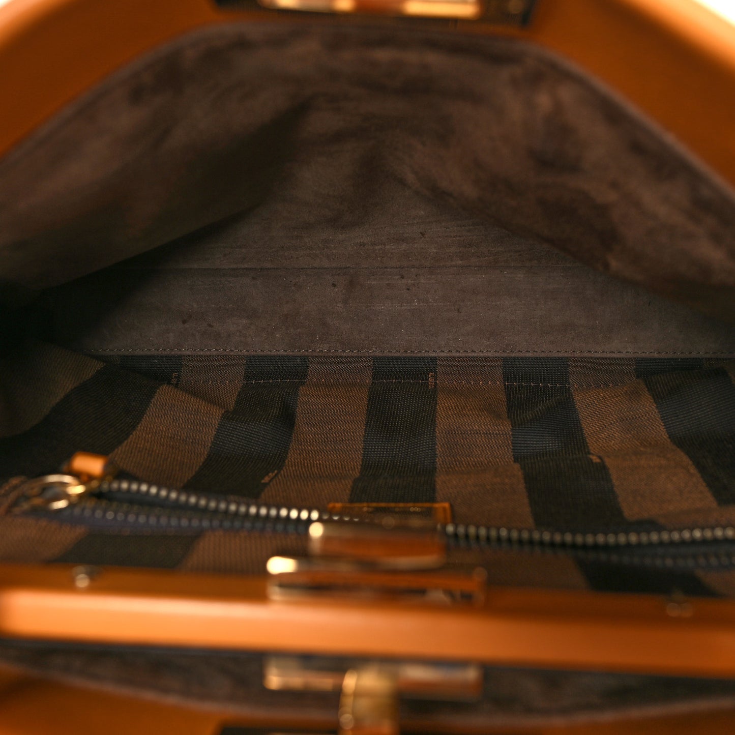 Vitello Morgan Shiny Nappa Medium Peekaboo Iconic Satchel Giallo Syrup Tobacco Black
