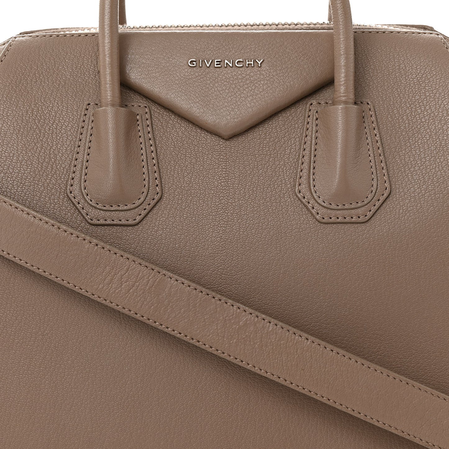 Sugar Goatskin Medium Antigona Sand