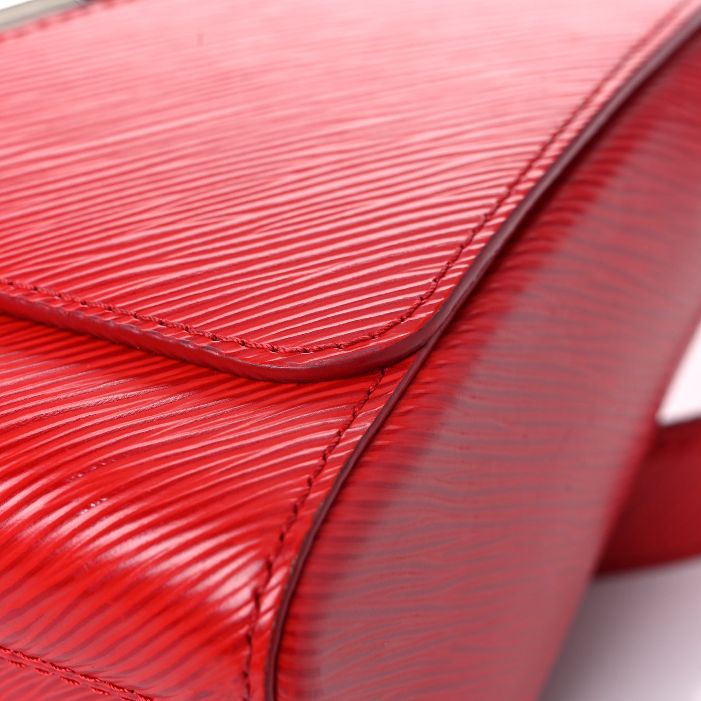 Epi Twist Shoulder Bag MM Coquelicot