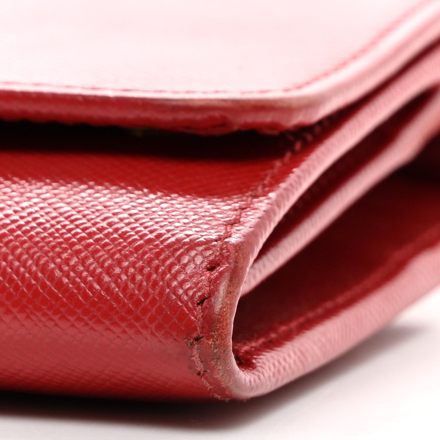 Saffiano Metal Oro Chain Wallet Fuoco
