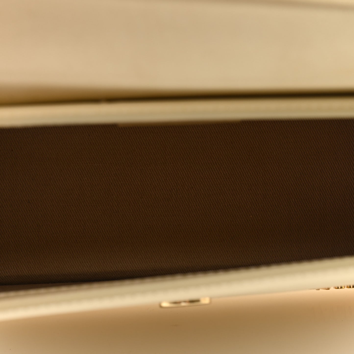 Smooth Calfskin Le Grand Chiquito Ivory