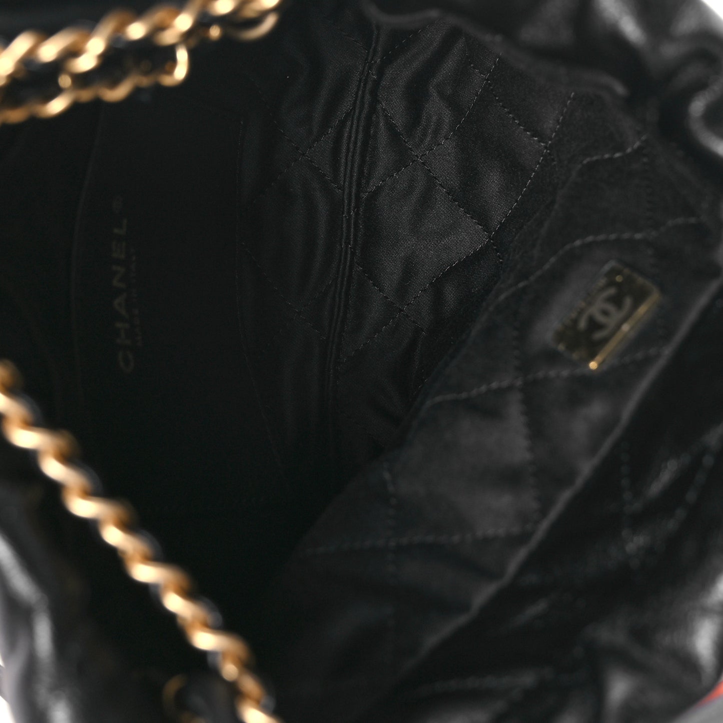 Shiny Crumpled Calfskin Quilted Pearl Mini Chanel 22 Black
