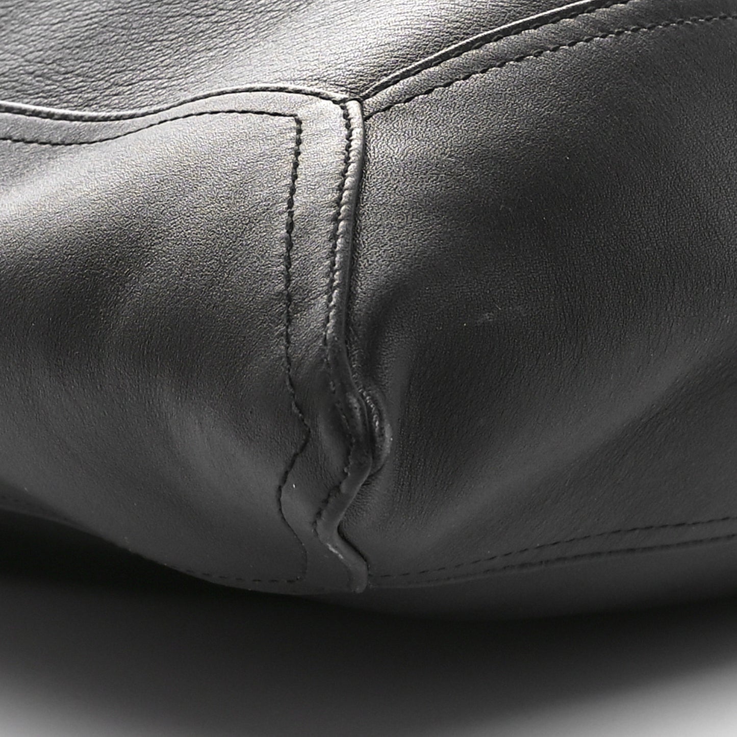 Silky Calfskin Large Hop Black