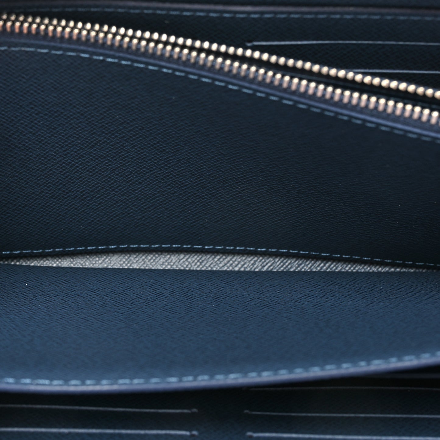 Taiga Zippy XL Wallet Blue Red