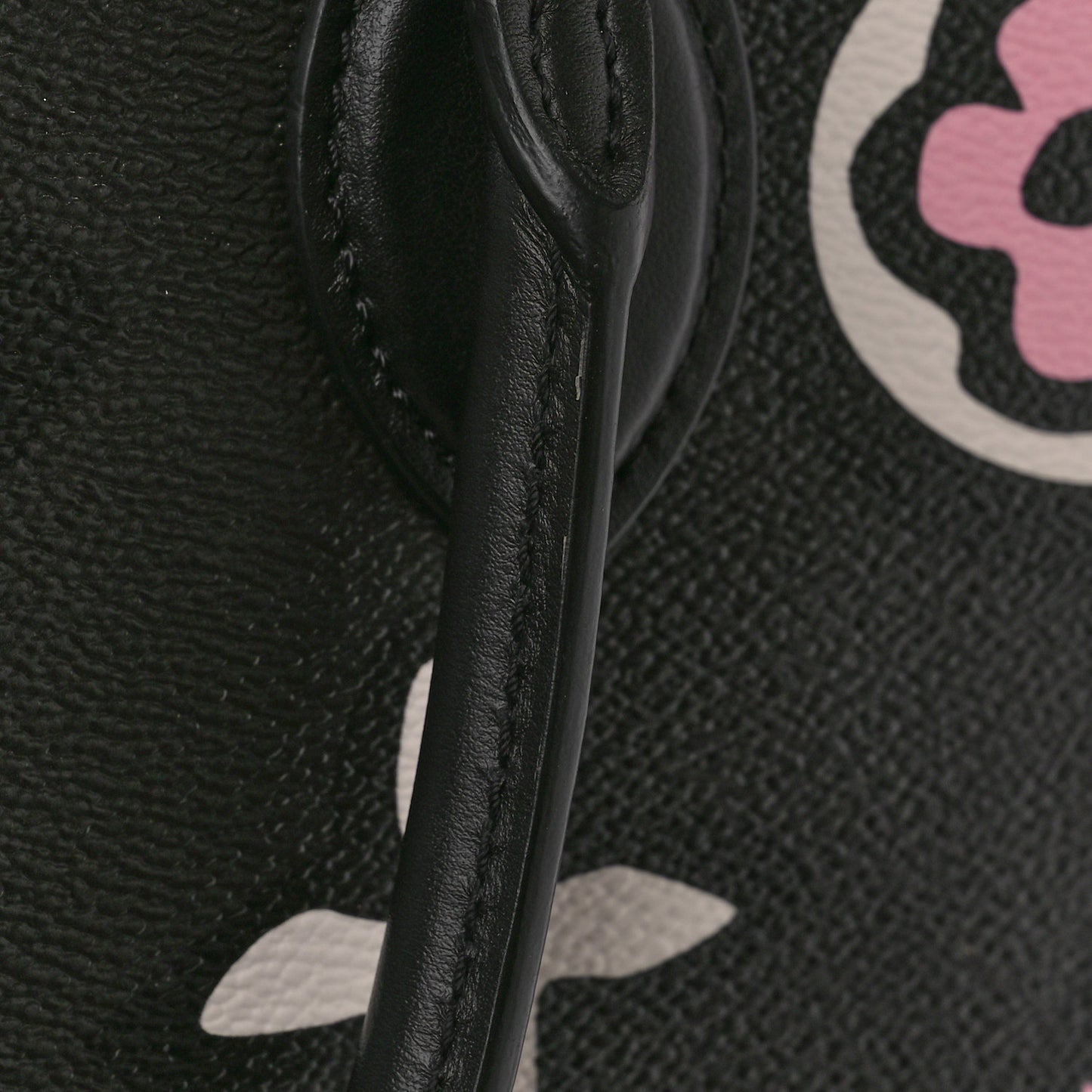 Monogram Giant Wild At Heart Onthego GM Black