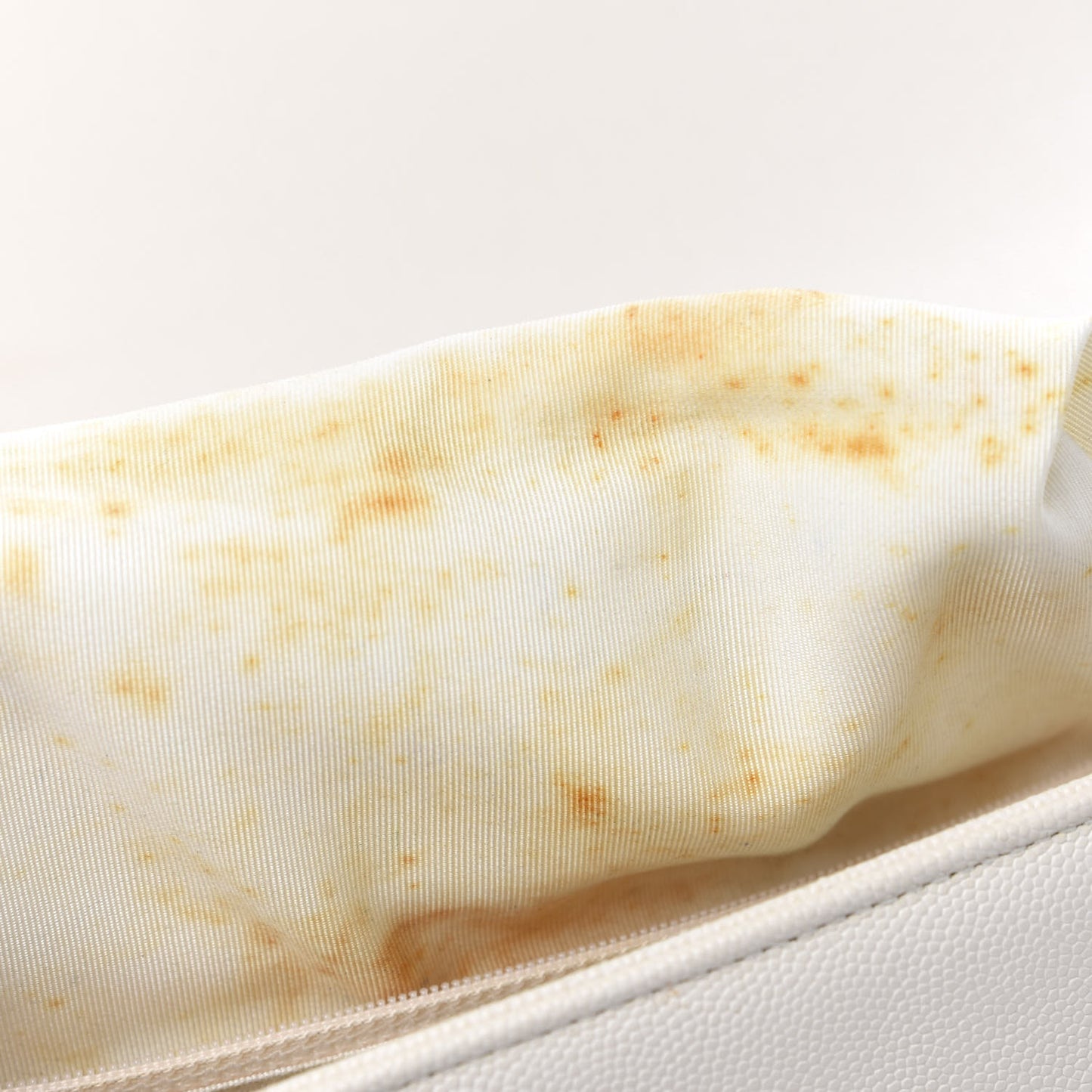 Caviar Quilted Medium Boy Flap Ivory