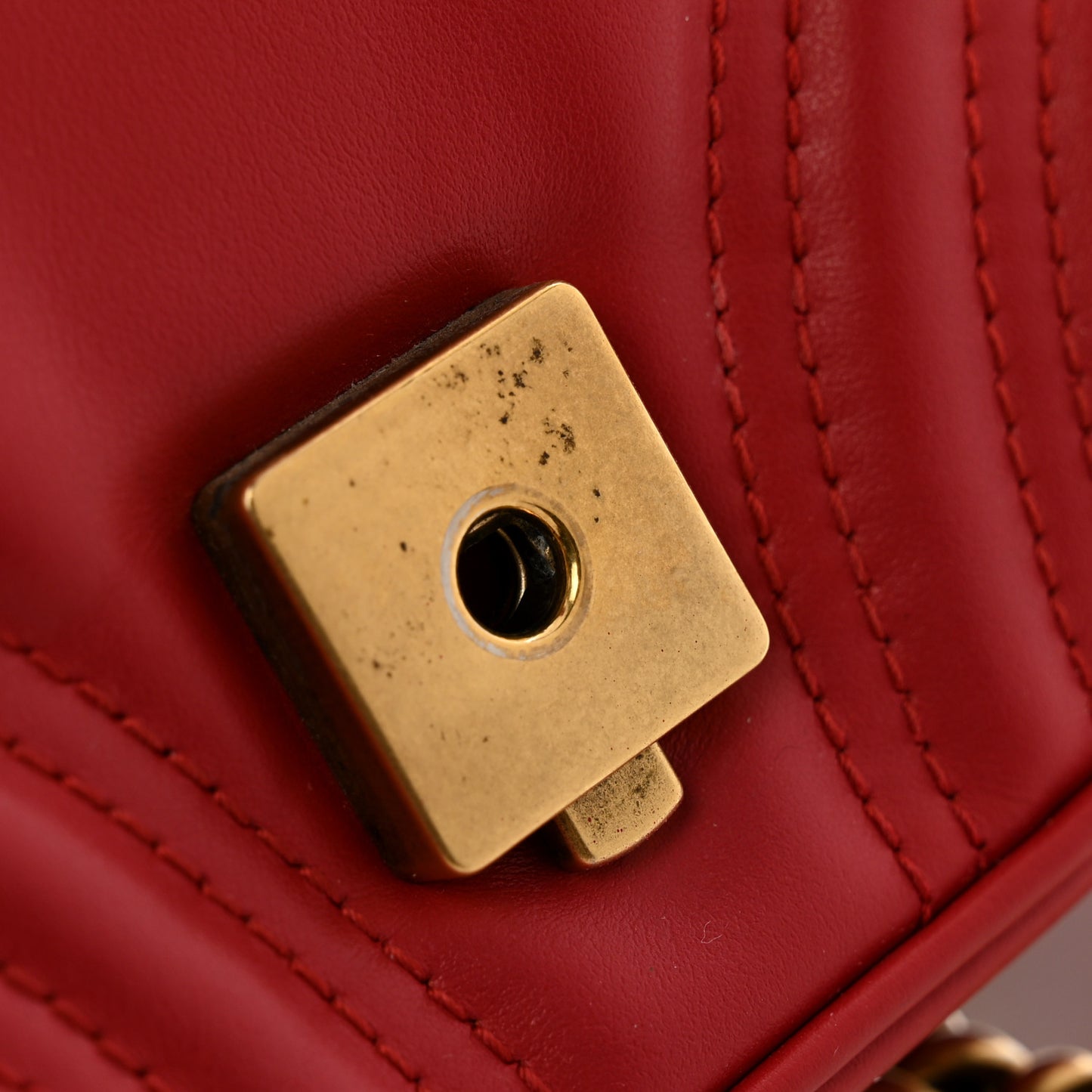 Calfskin Matelasse Small GG Marmont Shoulder Bag Hibiscus Red