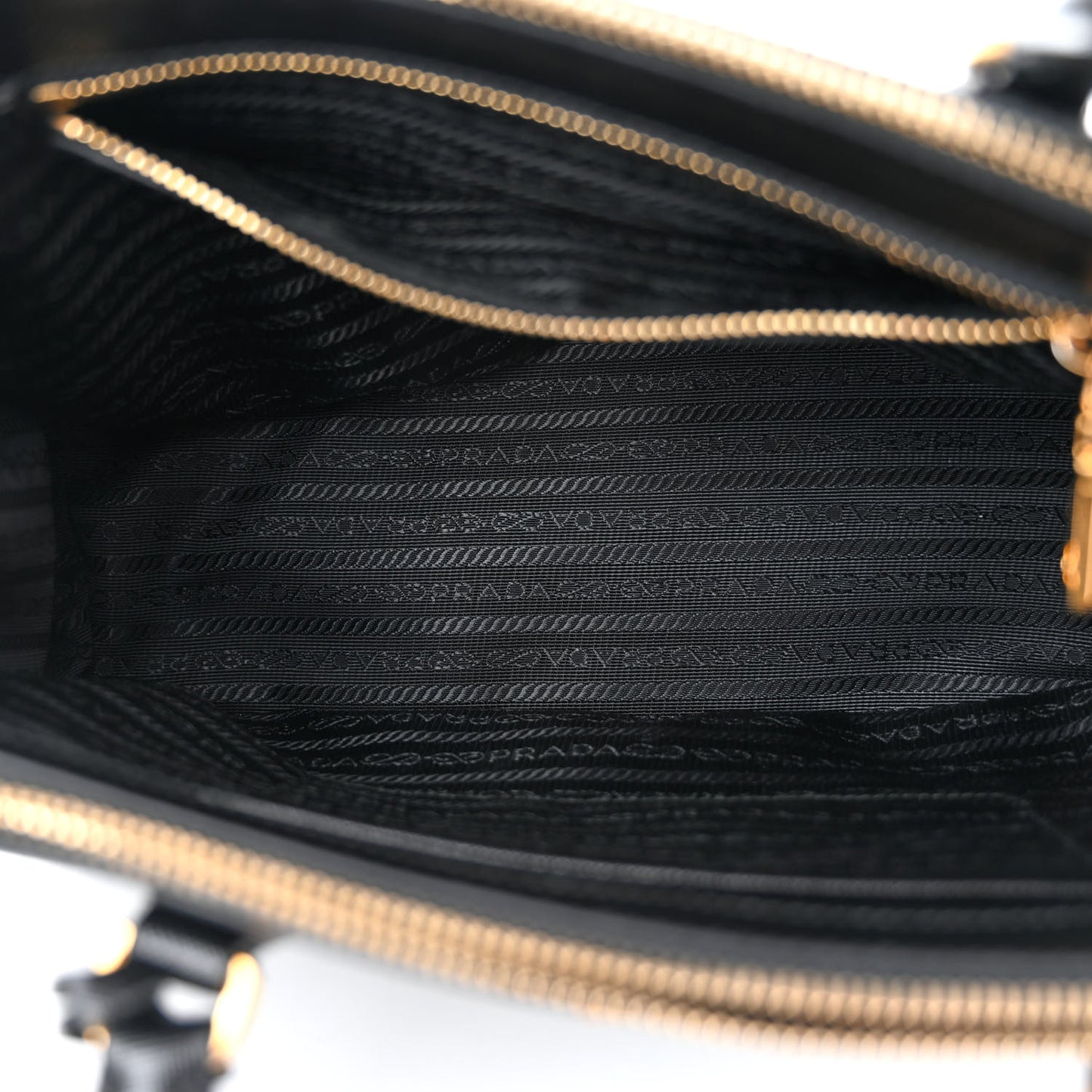 Saffiano Medium Galleria Double Zip Tote Black