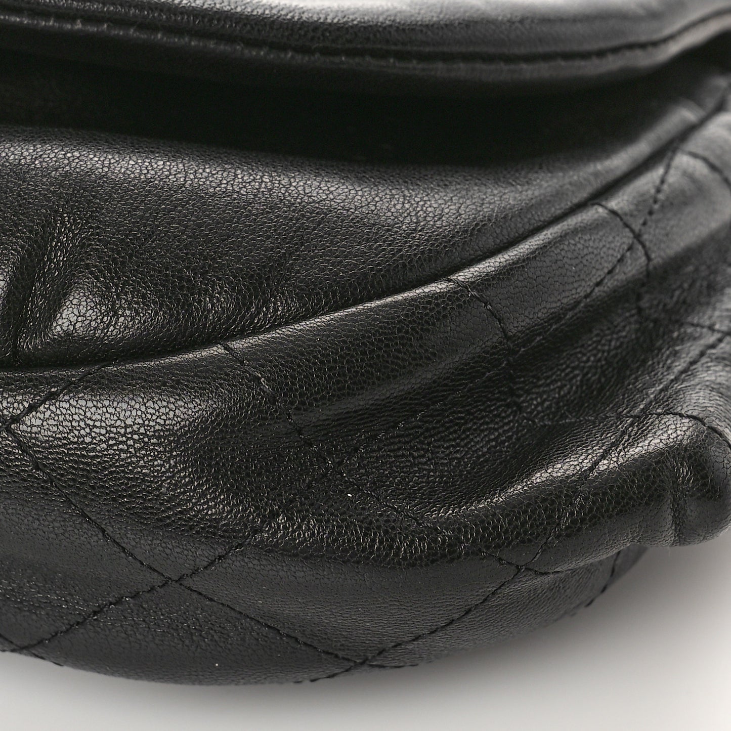 Lambskin Half Moon Wallet On Chain WOC Black
