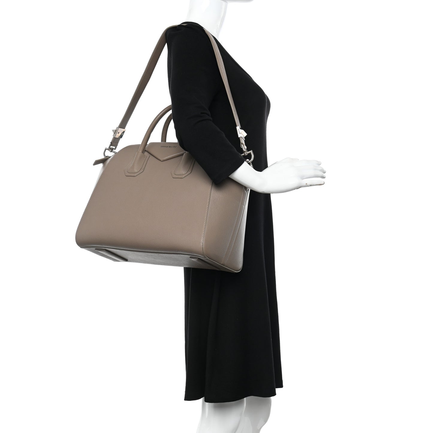 Sugar Goatskin Medium Antigona Sand