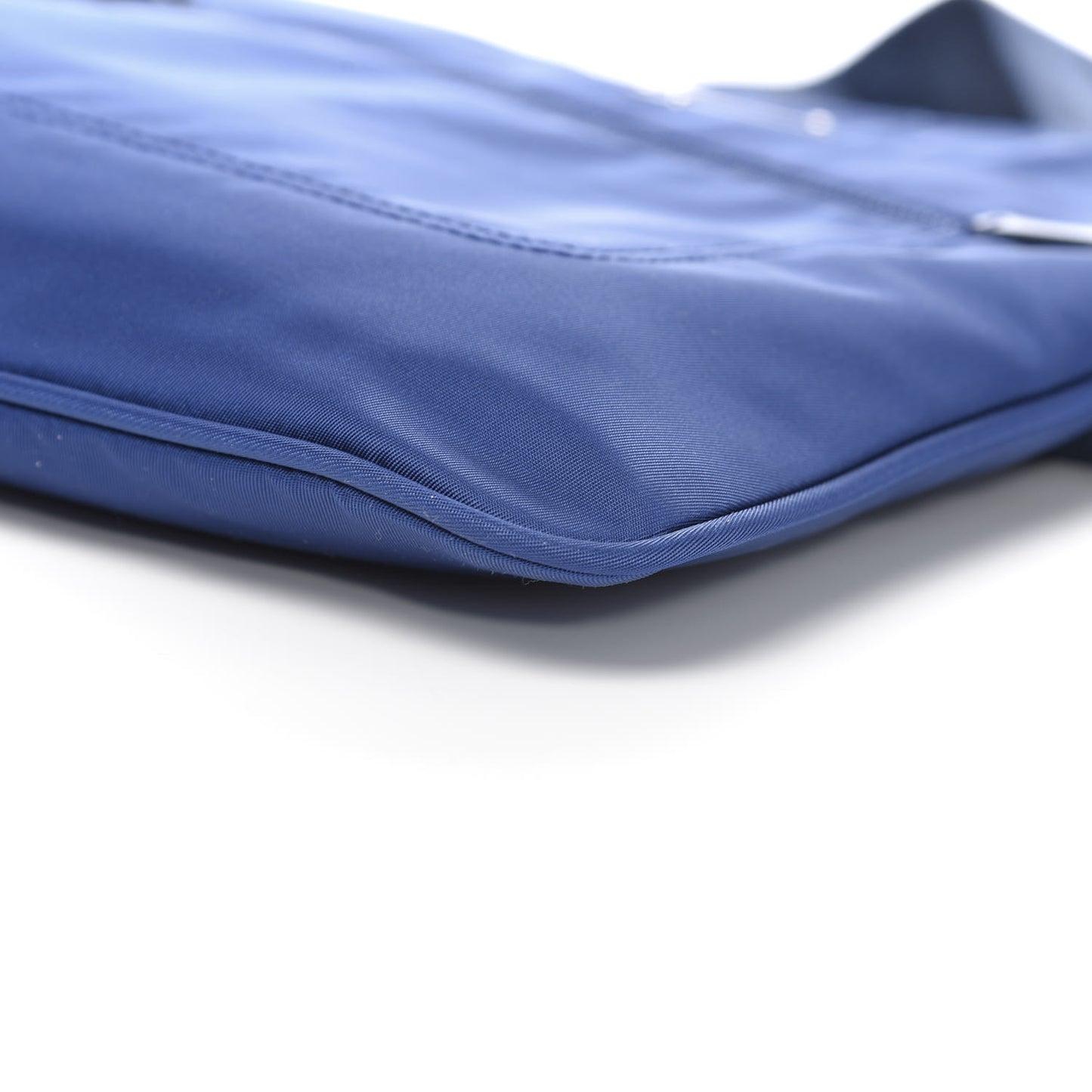 Tessuto Nylon Saffiano Flat Messenger Bag Bluette