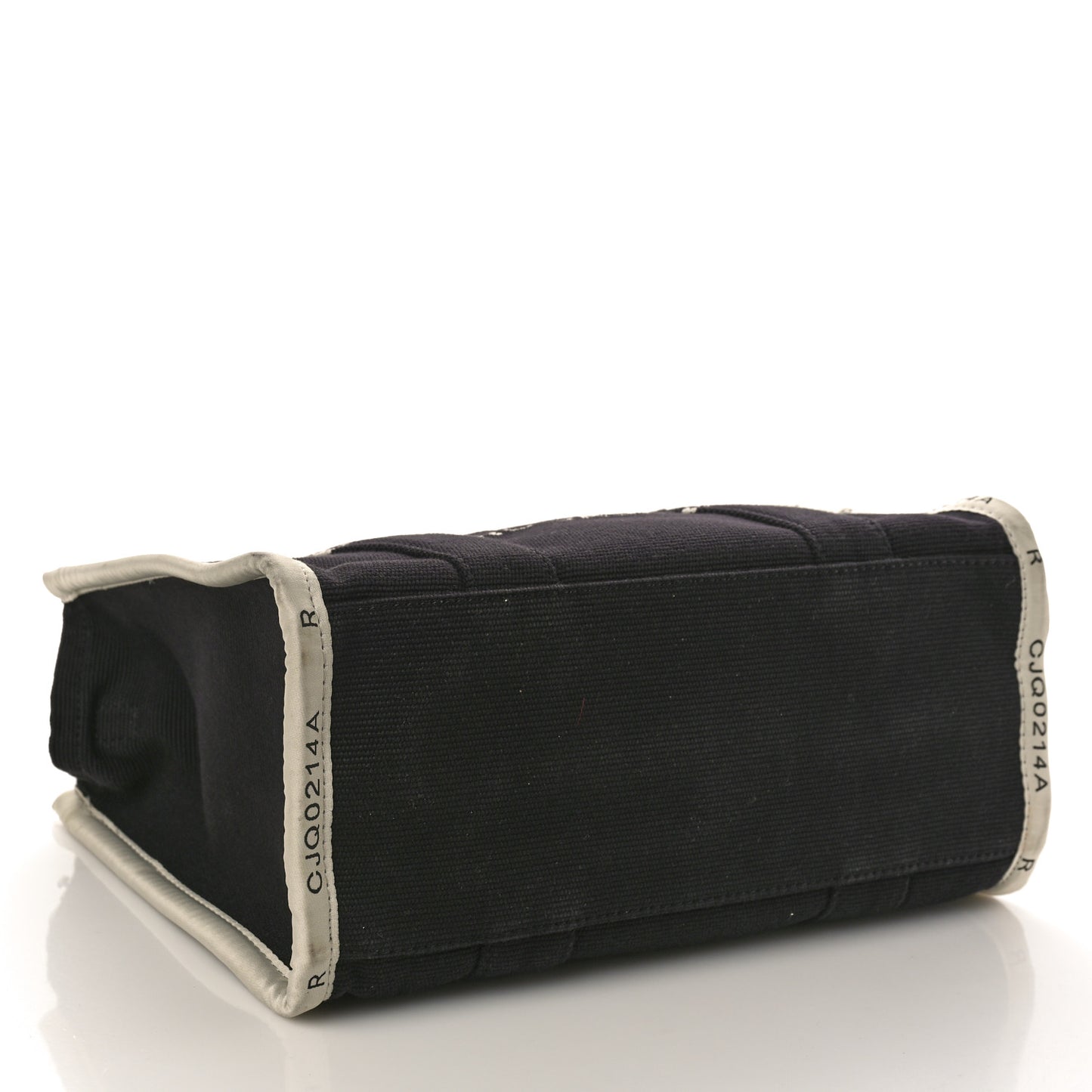 Jacquard Medium The Traveler Tote Bag Black