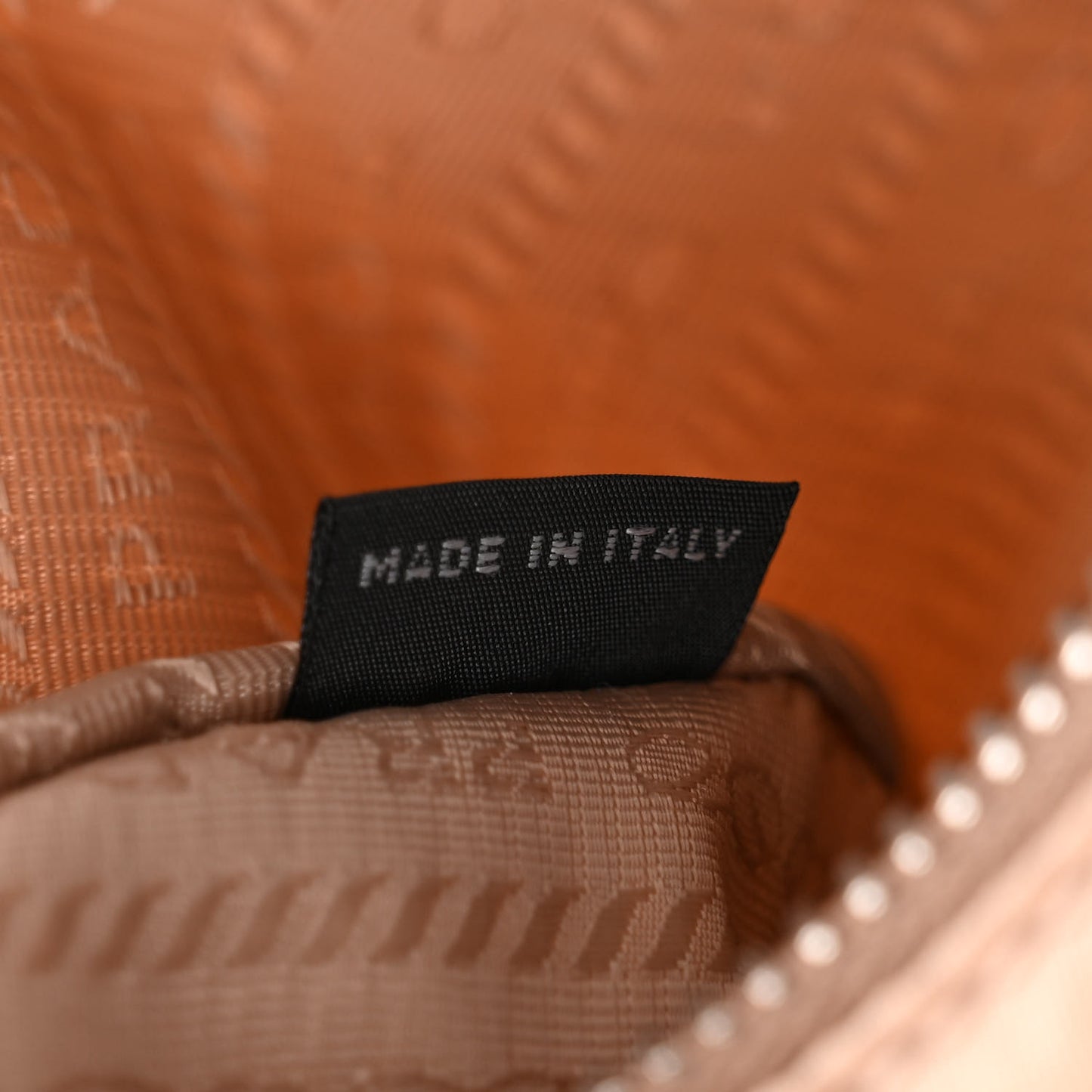 Saffiano Lux Re-Edition 2005 Shoulder Bag Cammeo